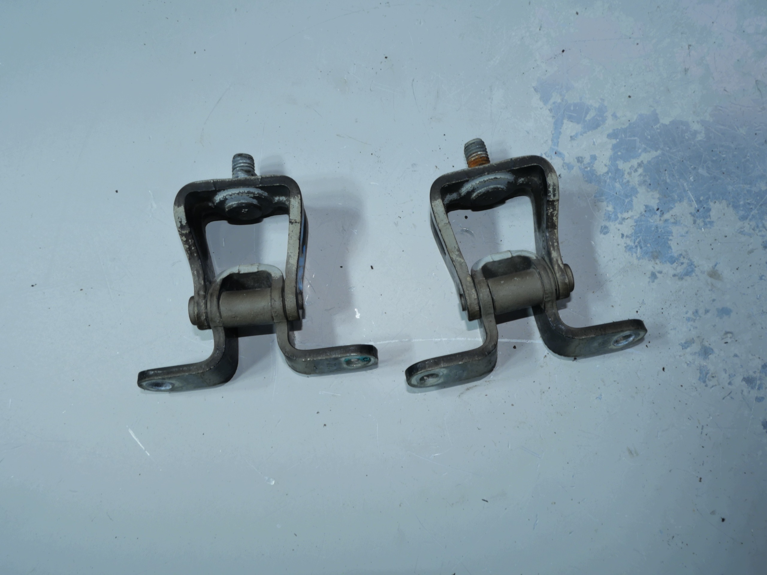 hinge bonnet rear part SKODA 3T0827301C 3T0827302C