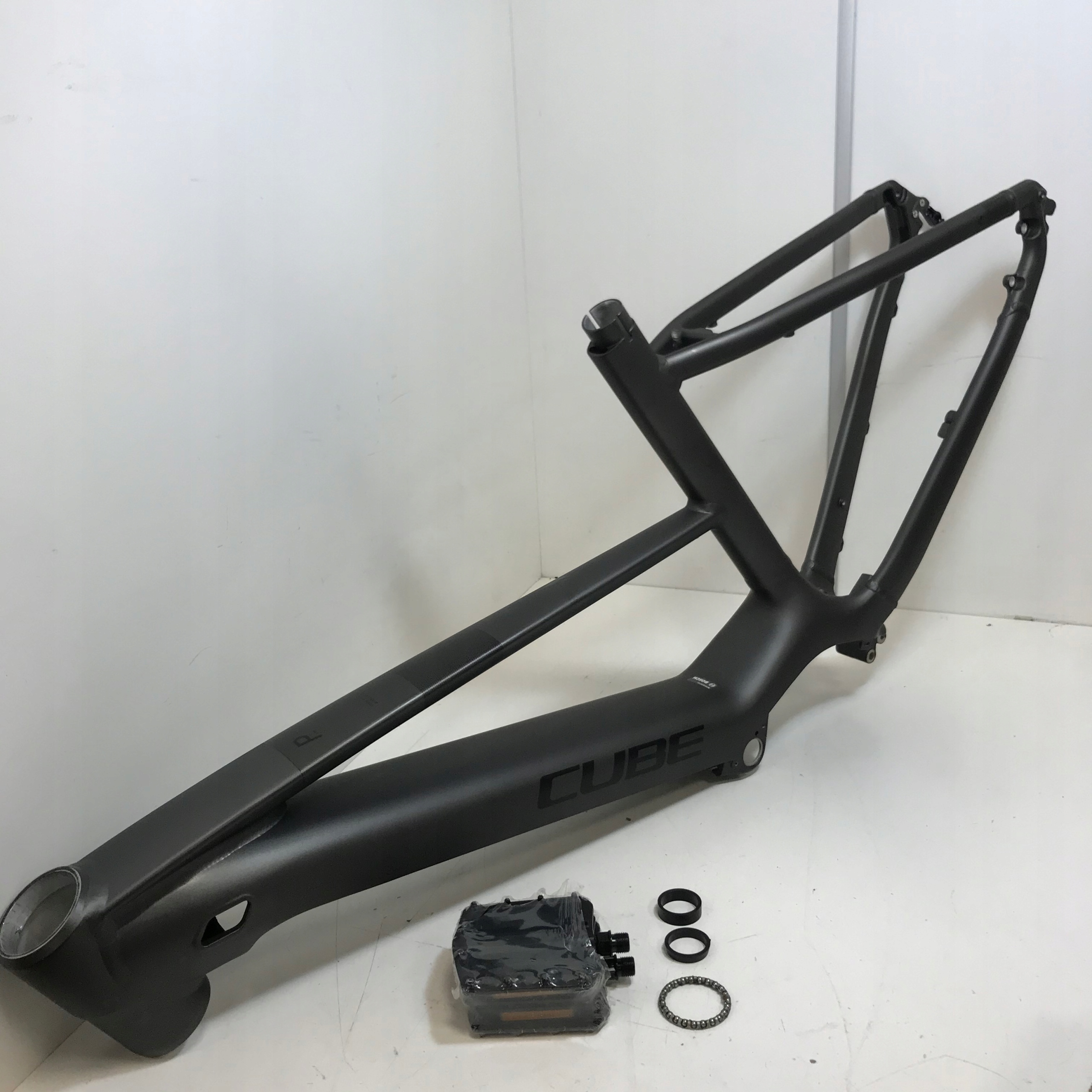 Cube nuride hybrid 500 rama rowerowa S 28"