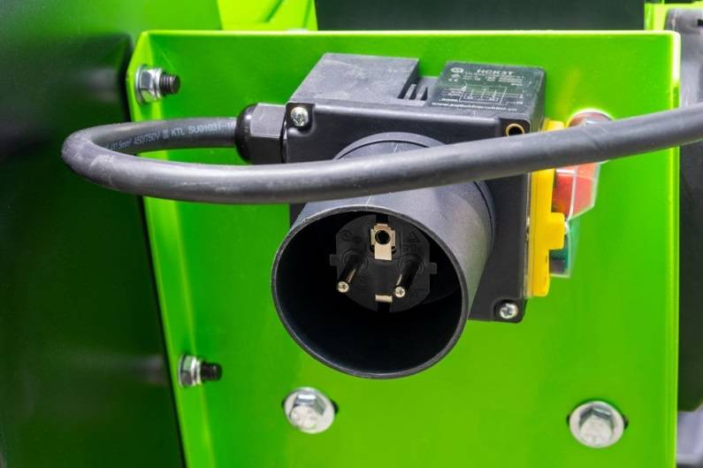 PIŁA WYCHYŁOWA WAHADŁOWA ZIPPER ZI-WP400TN +TARCZA Model ZI-WP400TN