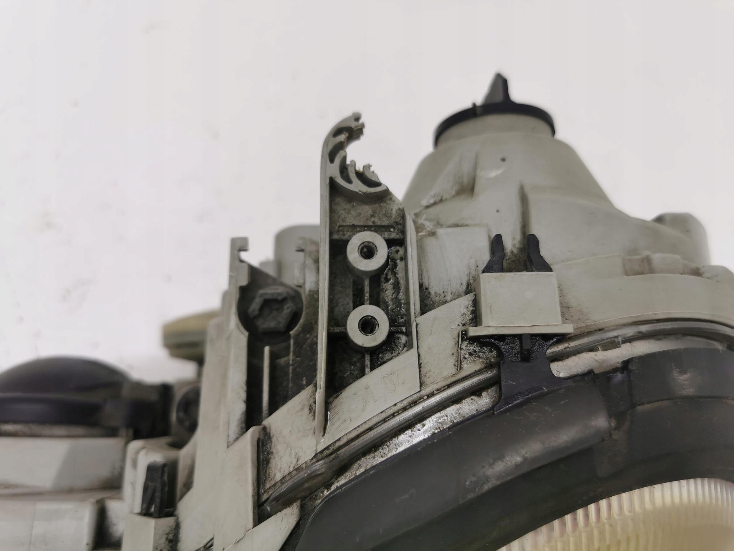 light left front MERCEDES C-KLASA W203 A2038200761