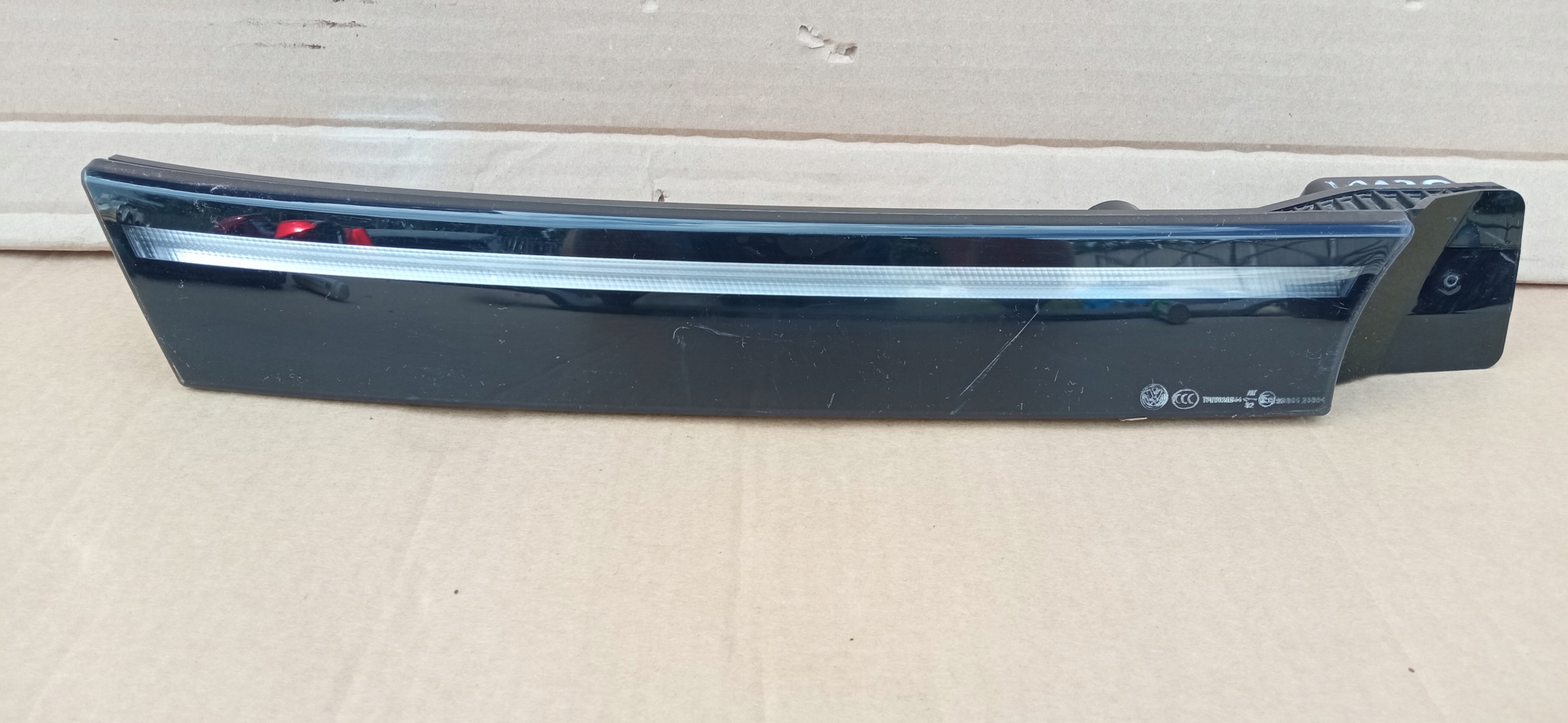 id.4 ID4 молдинг решетка радиатора led правый передний 11A941654A