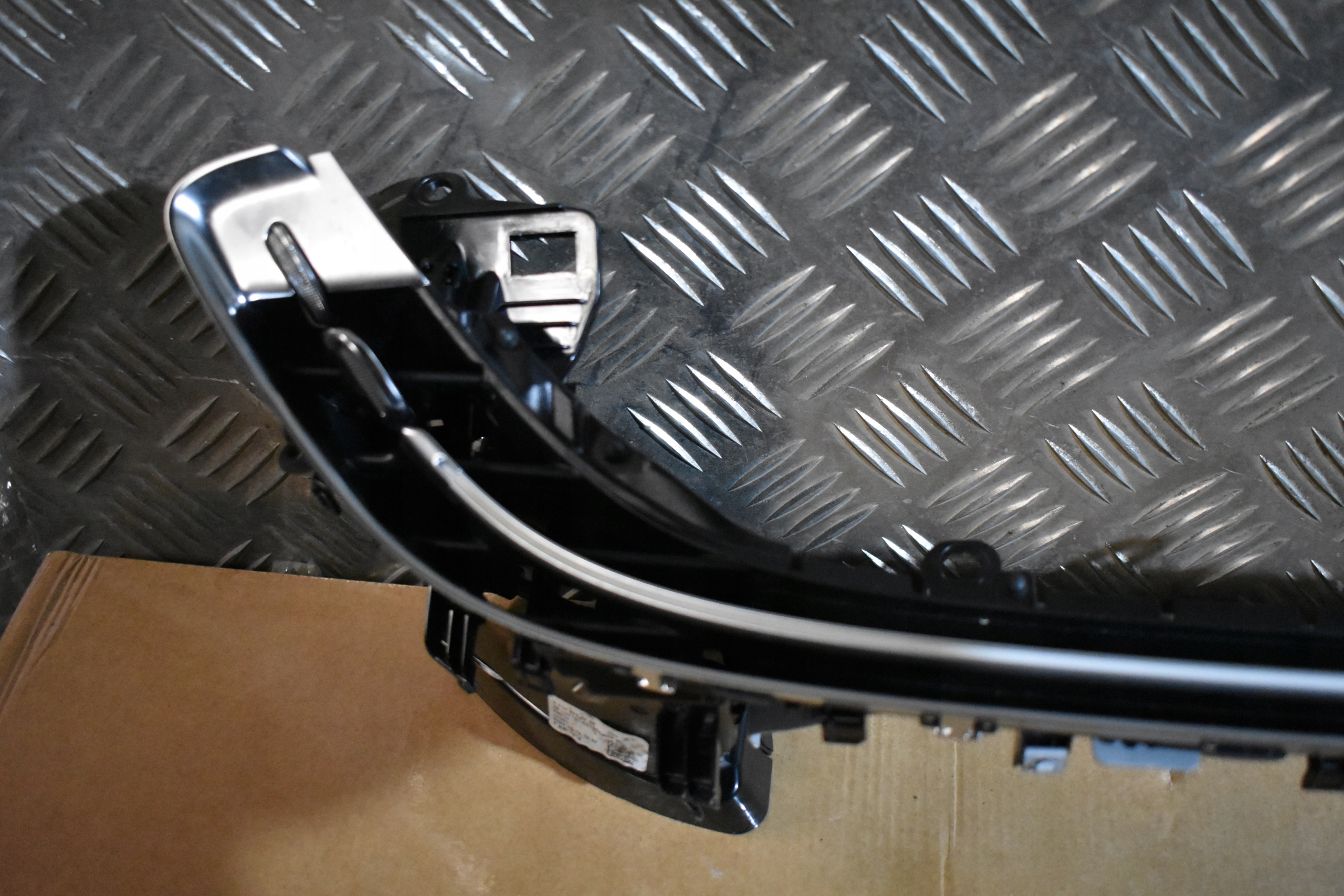 IDEALNA Moulage Console LED MERCEDES W214 1