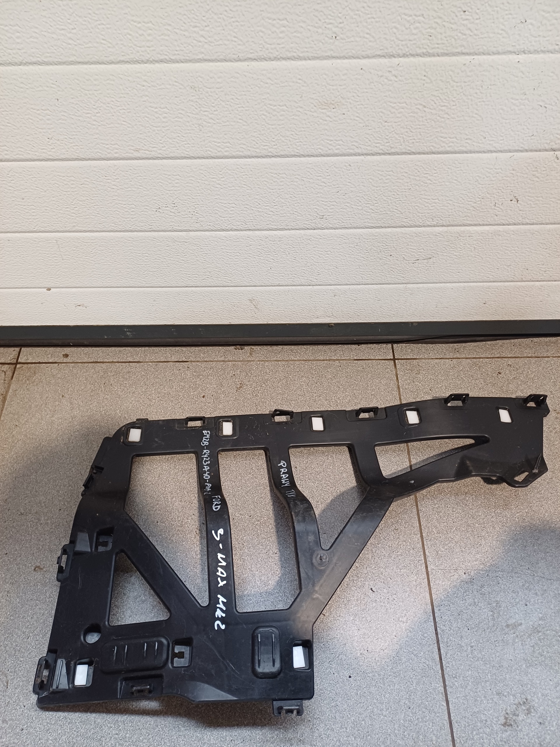 bumper bracket right rear part FORD S- MAX MK2 EM2B-R423A40-PIA2