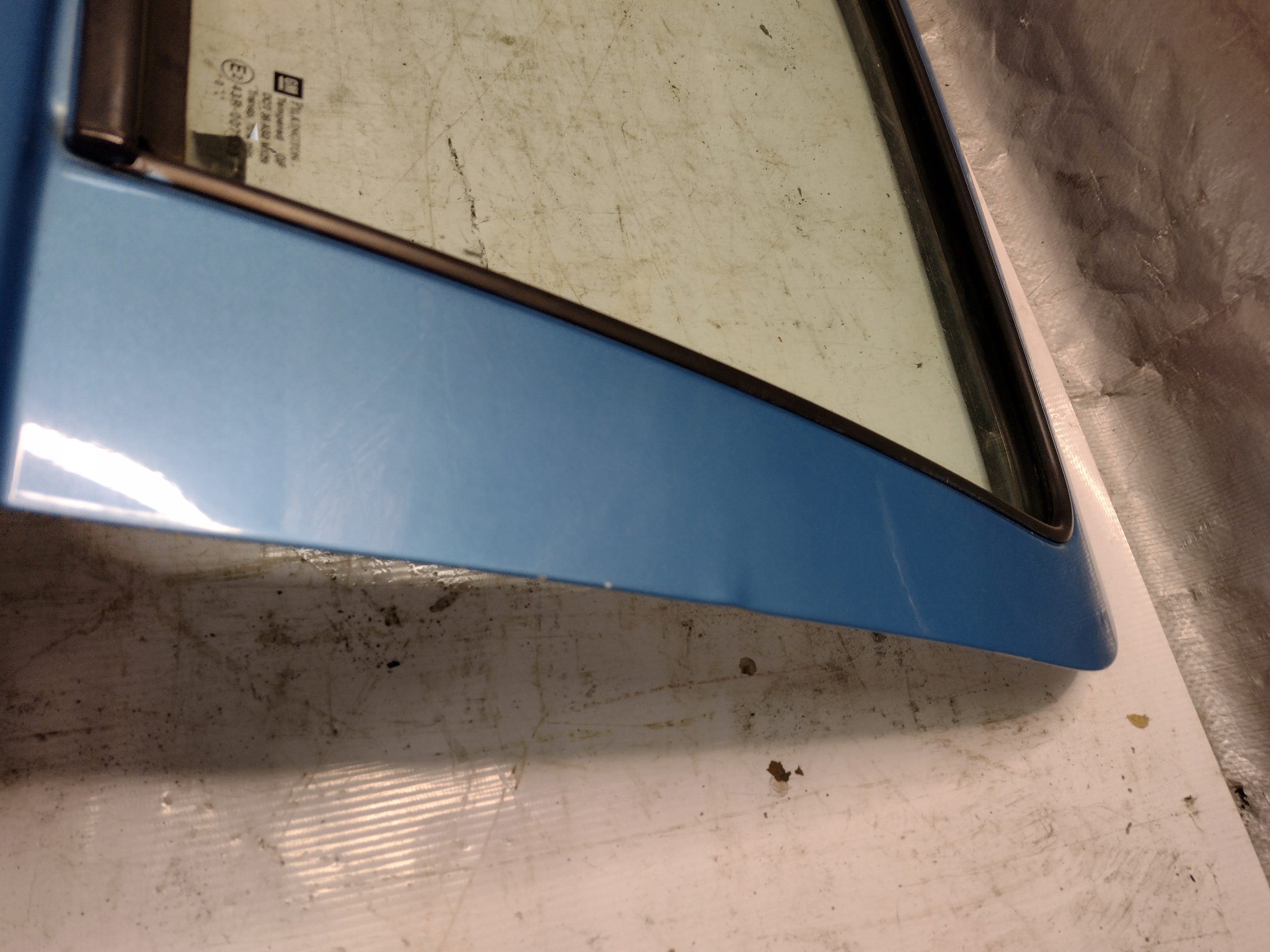 door left front Opel Corsa C 3D k: Z20N