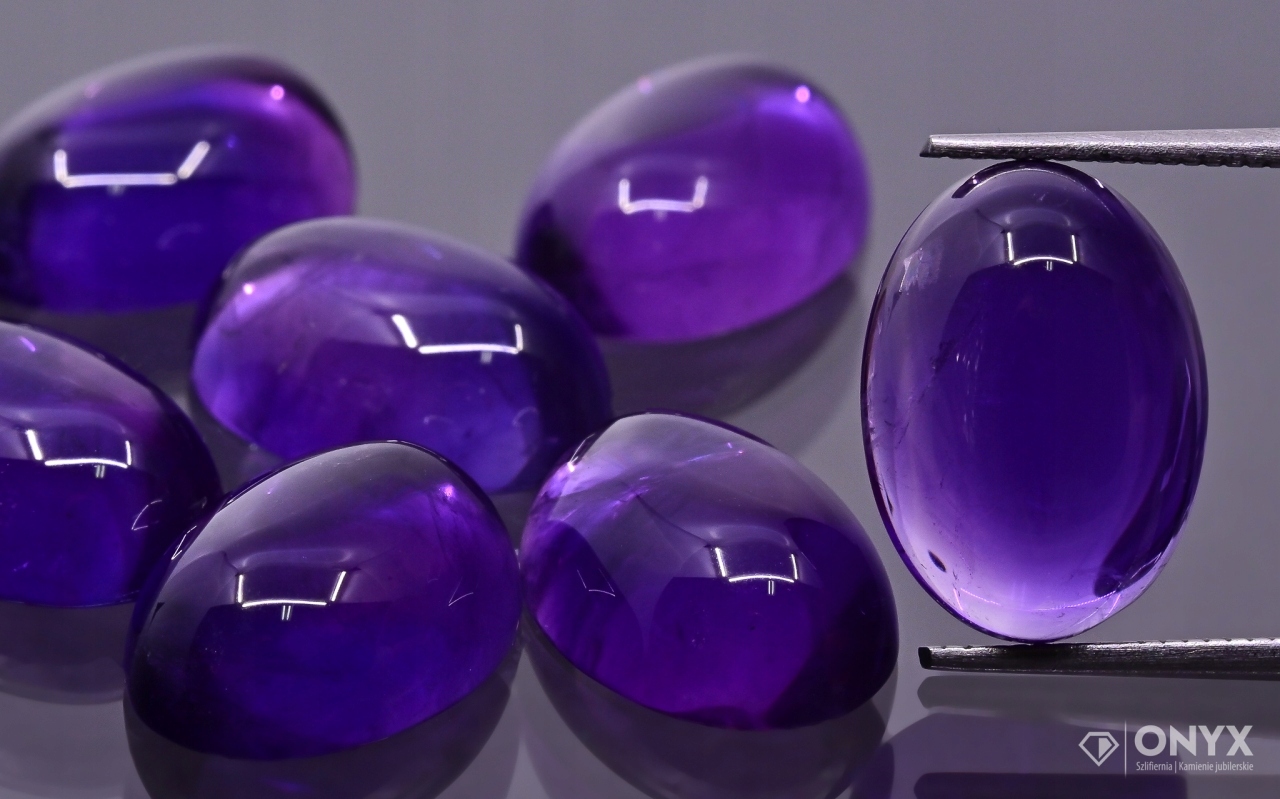 Ametyst A kabošon ovál 13,5x9,5 mm