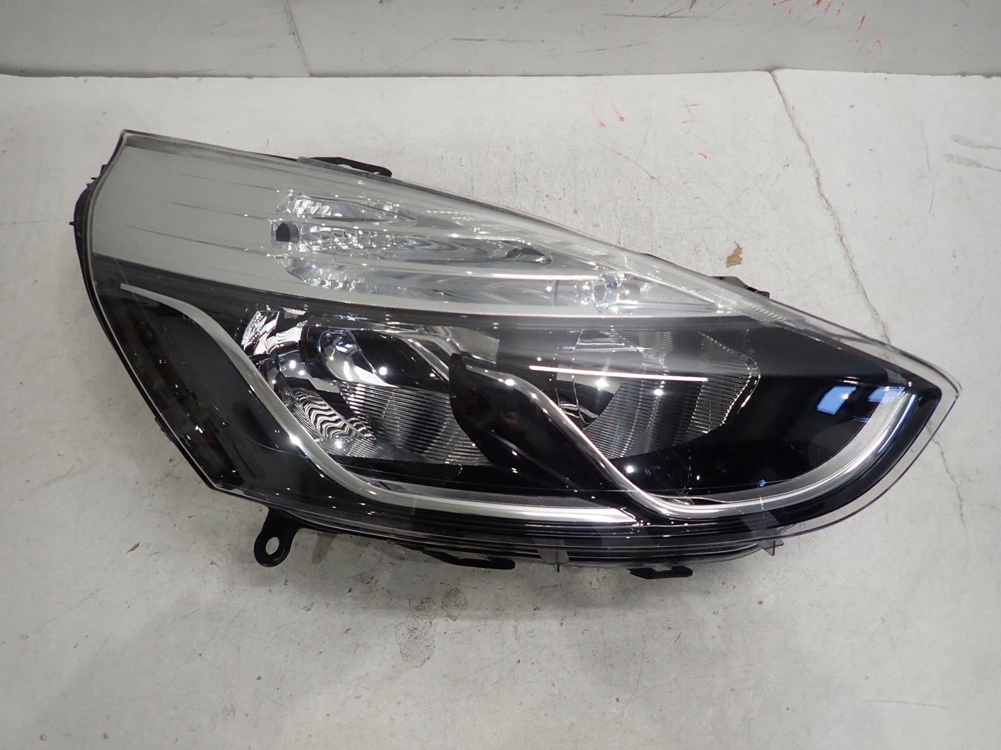 light front front right RENAULT CLIO IV 2012-2016 260106624