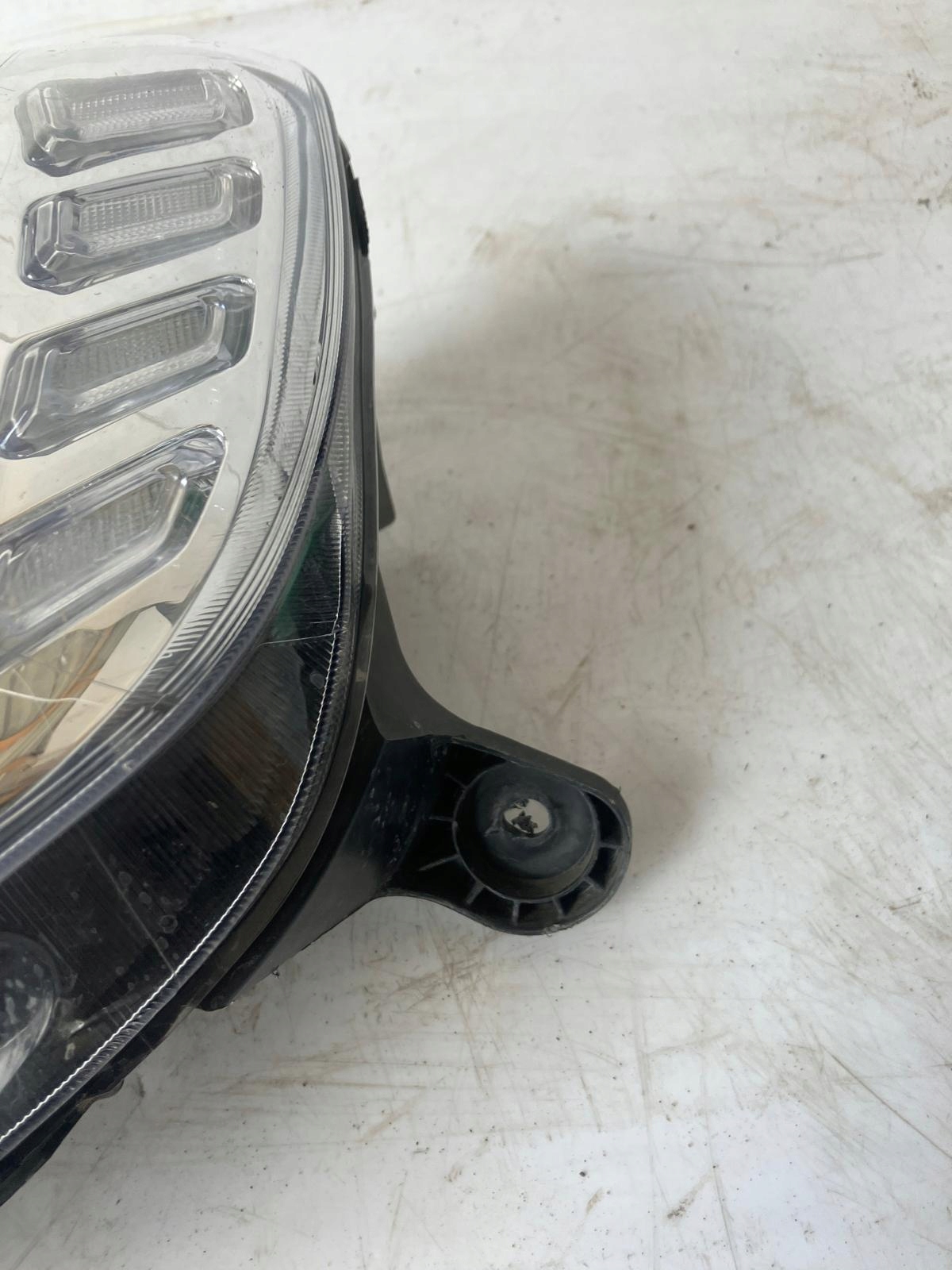 light left front SANDERO II LIFT 260604218R