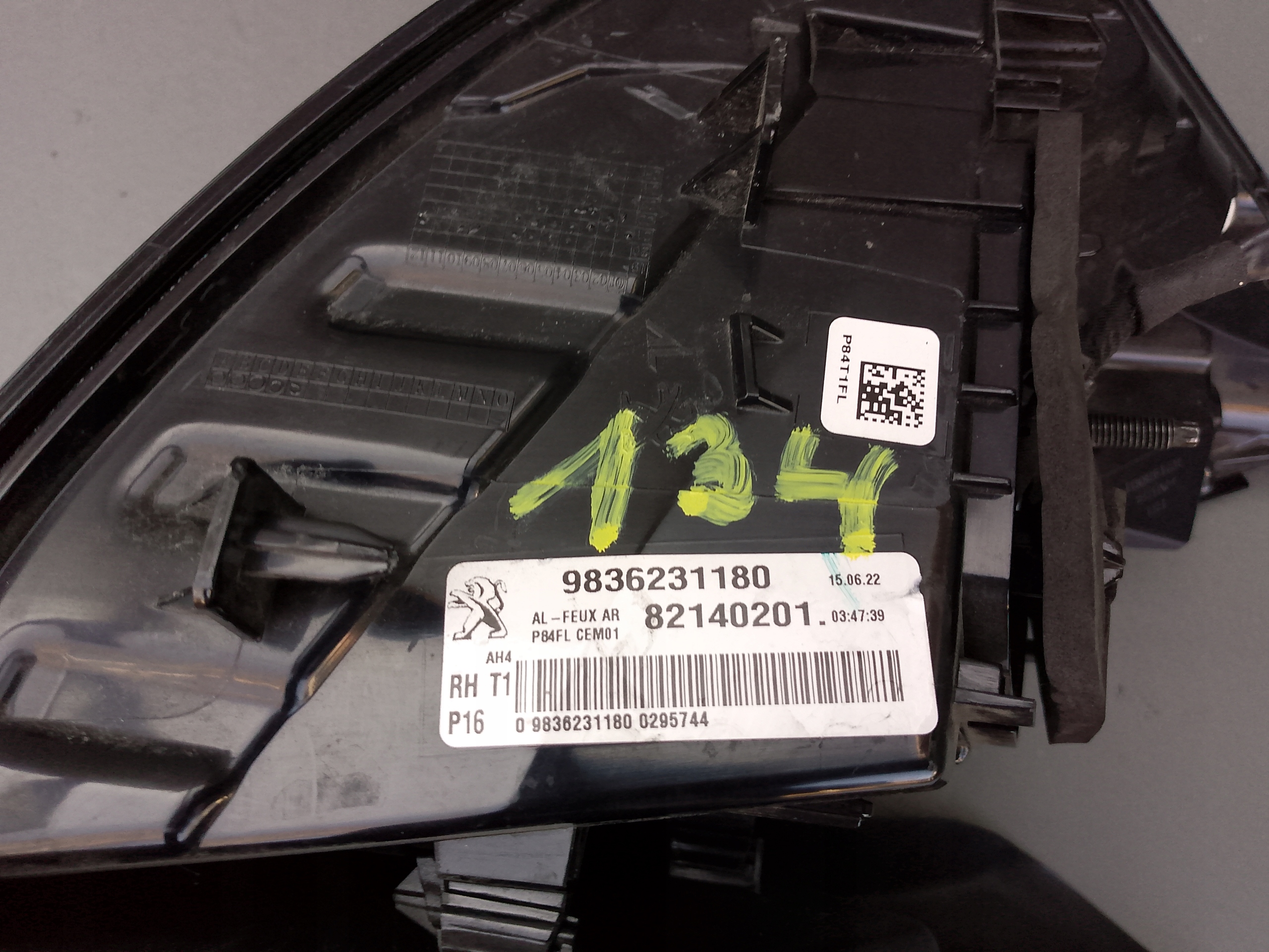 PEUGEOT 3008 II 2 21- LIFT LAMPA LED TYLNA PRAWA PRAWY TYŁ 9836231180 ÷ Wersja Europejska