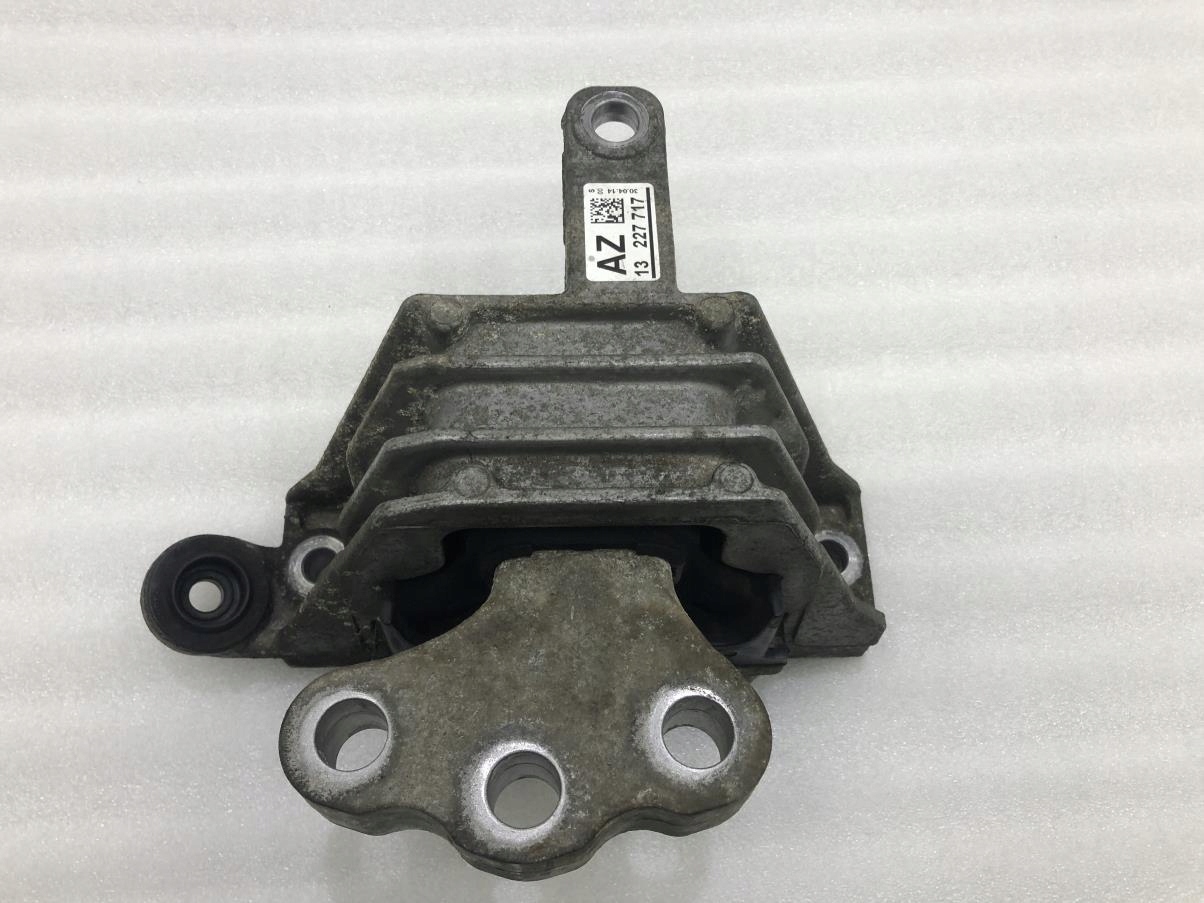 ŁAPA PODUSZKA SILNIKA OPEL INSIGNIA A 13227717