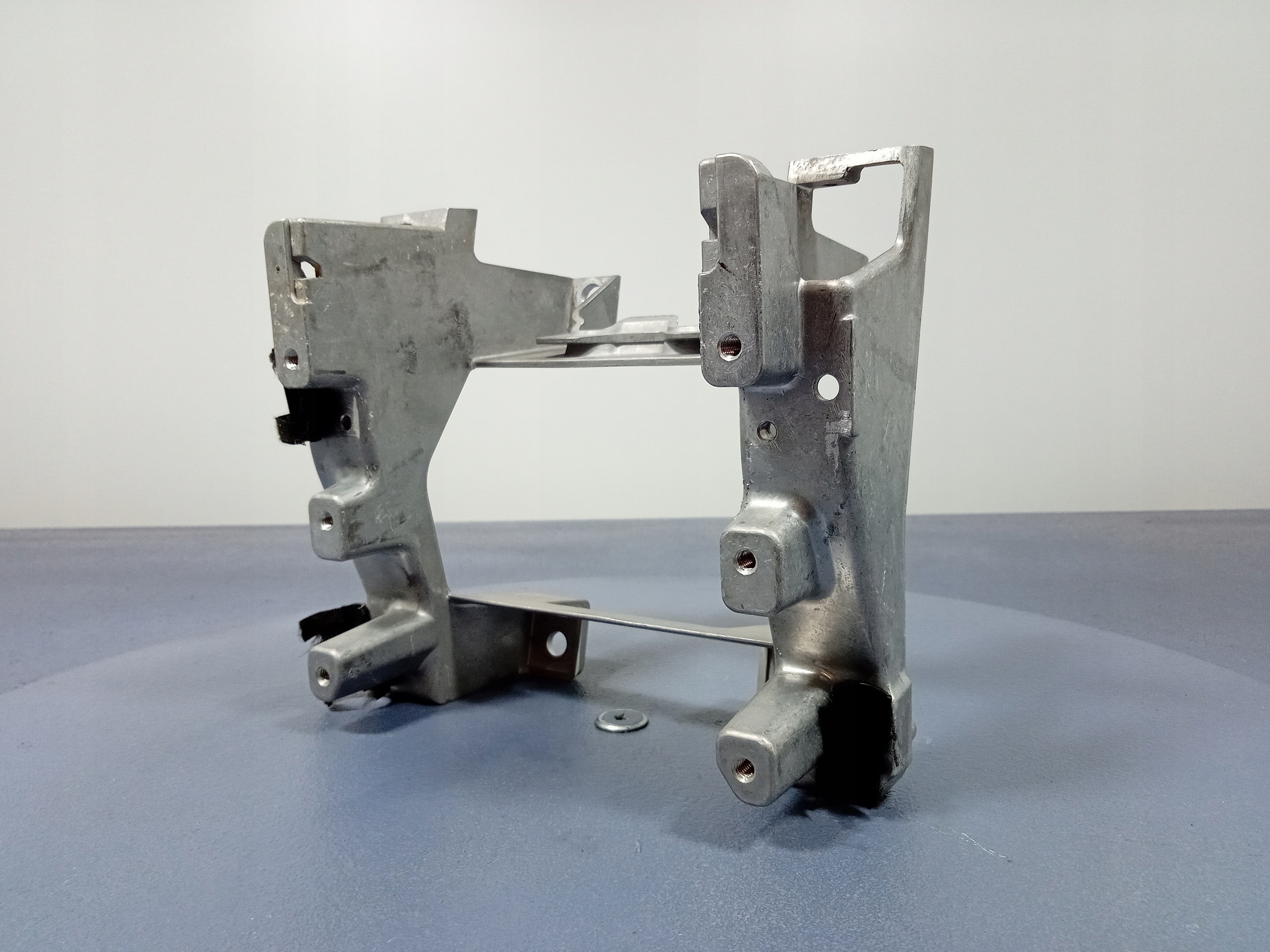 Audi Q7 и 4L кронштейн диффузор консоль 7L0863345