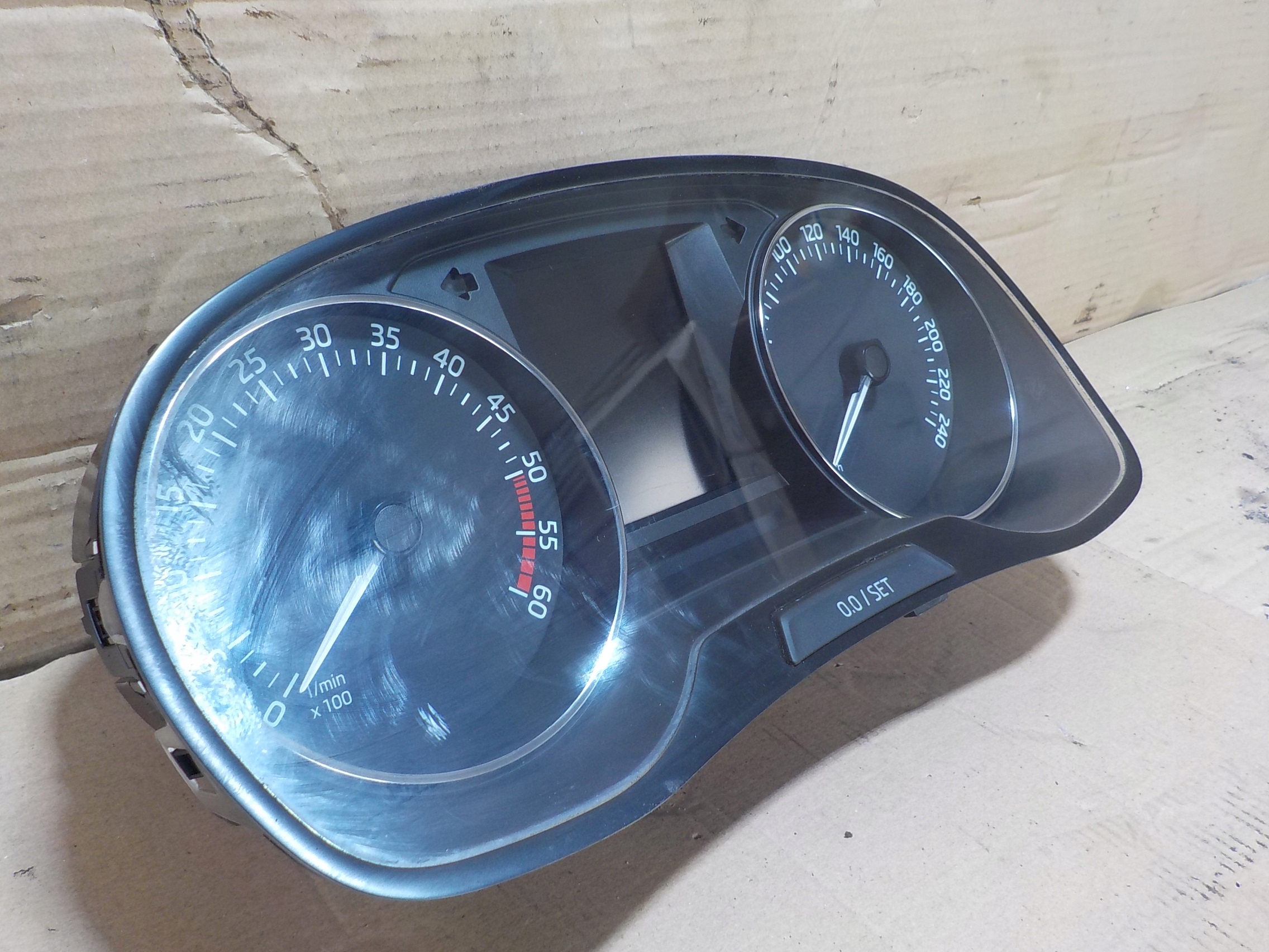 SKODA FABIA 5J спидометр 5J0920811B