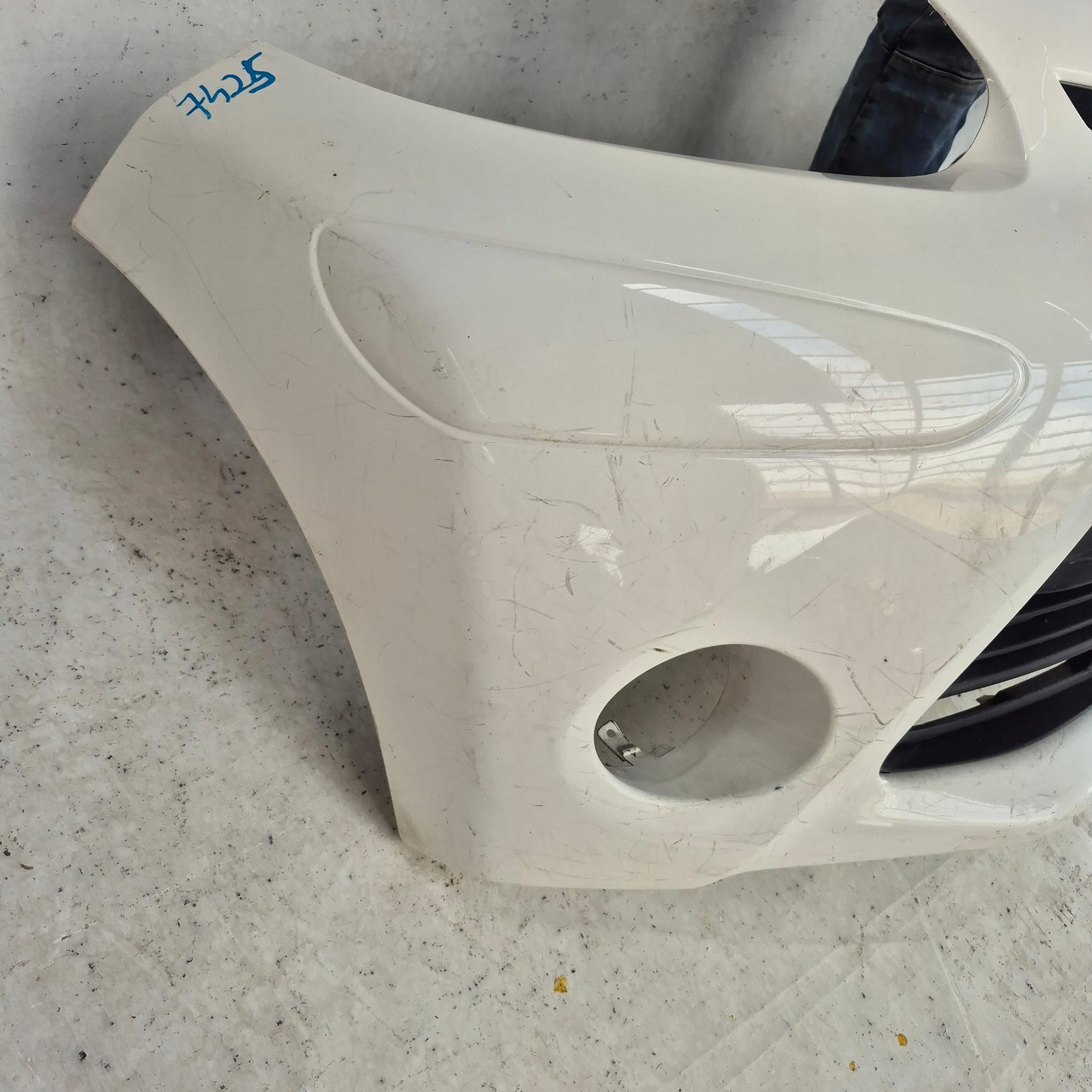 TOYOTA AYGO and LIFT 12-14 bumper front front