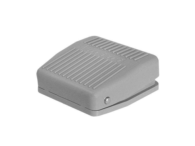 PRZEŁĄCZNIK NOŻNY BEZ OSŁONY PRZEWÓD 1M 10A PN06