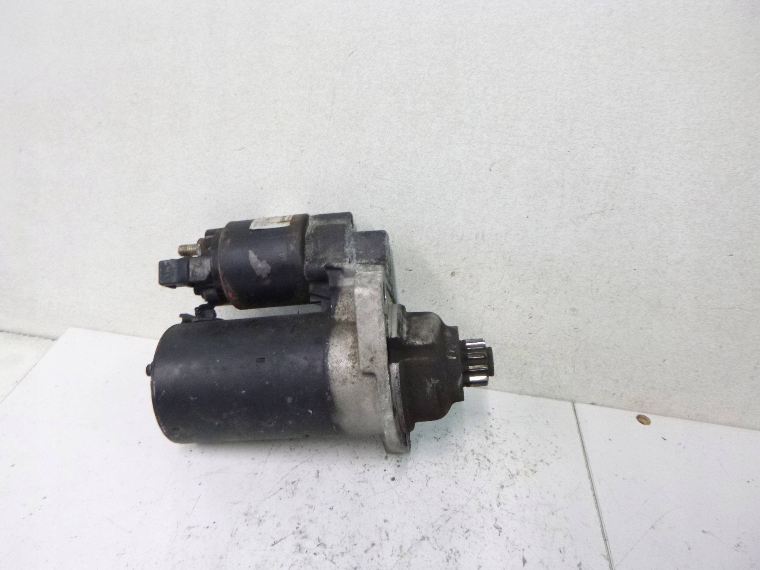 štartér VW Golf IV Passat B5 FL 2.0 B 02A911023LX BOSCH OE