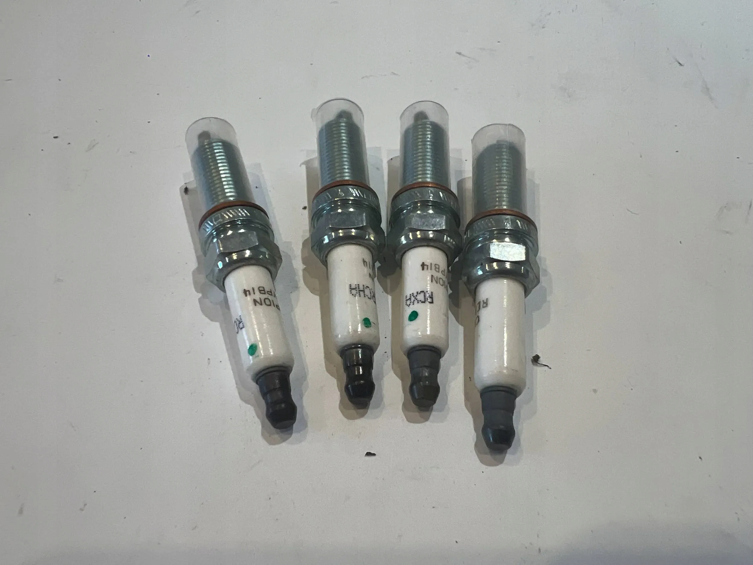 HYUNDAI I20 20- SUZUKI BAYON 21- ŚWIECA ZAPŁONOWA KOMPLET 4 SZT NOWE OEM