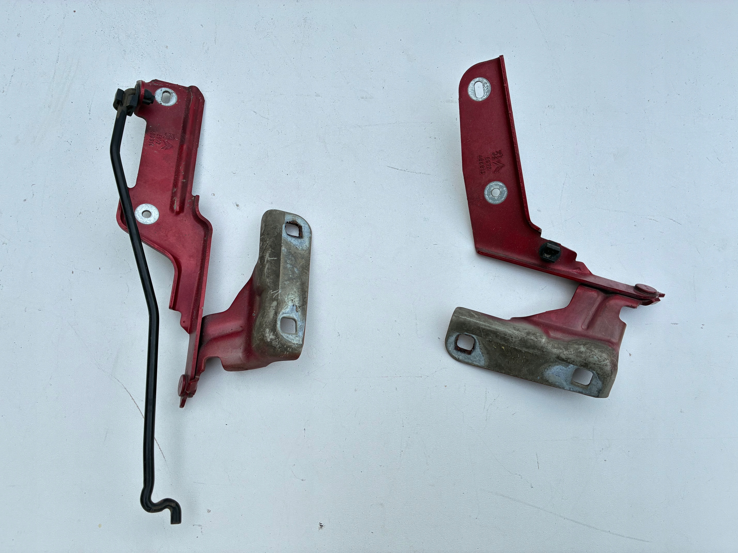 bonnet hinges right left komplet Citroen C4 and EKQ 04-08r. ==OEM==