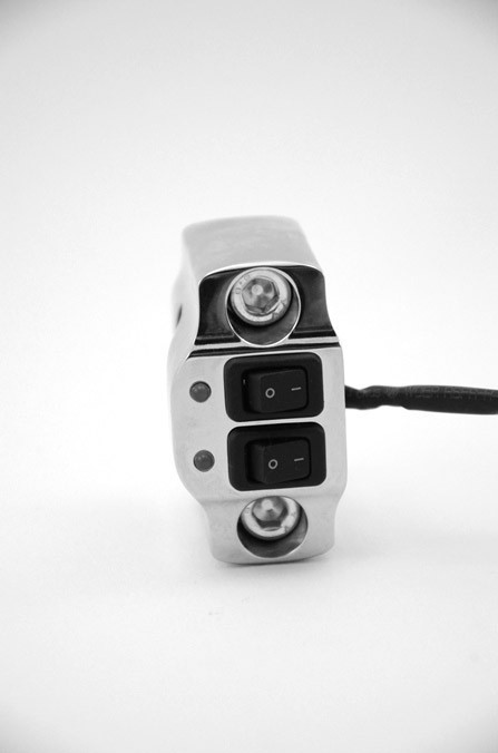 Dvojitý prepínač na riadidlá motocykla 1" 25 mm leštený
