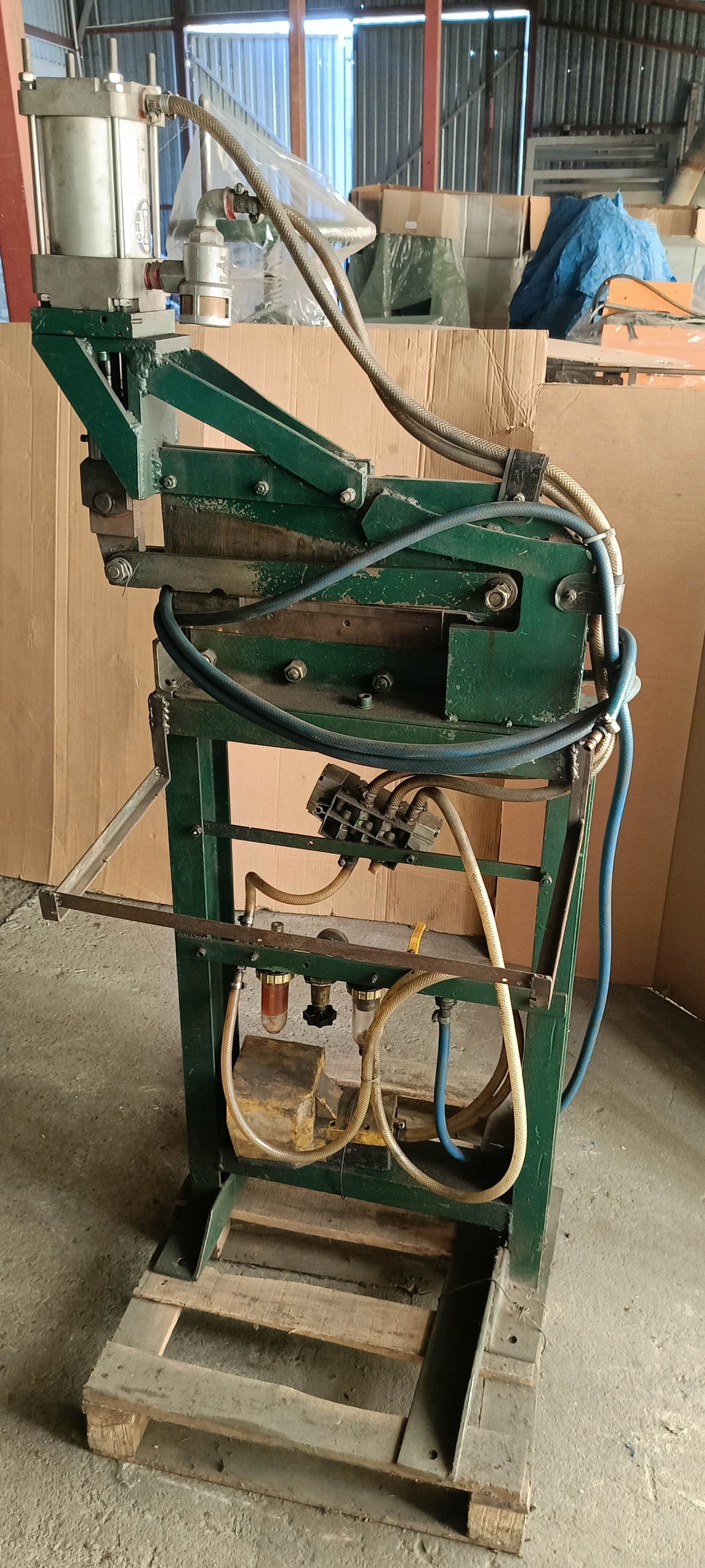 Gilotyna pneumatyczna do blachy drutu