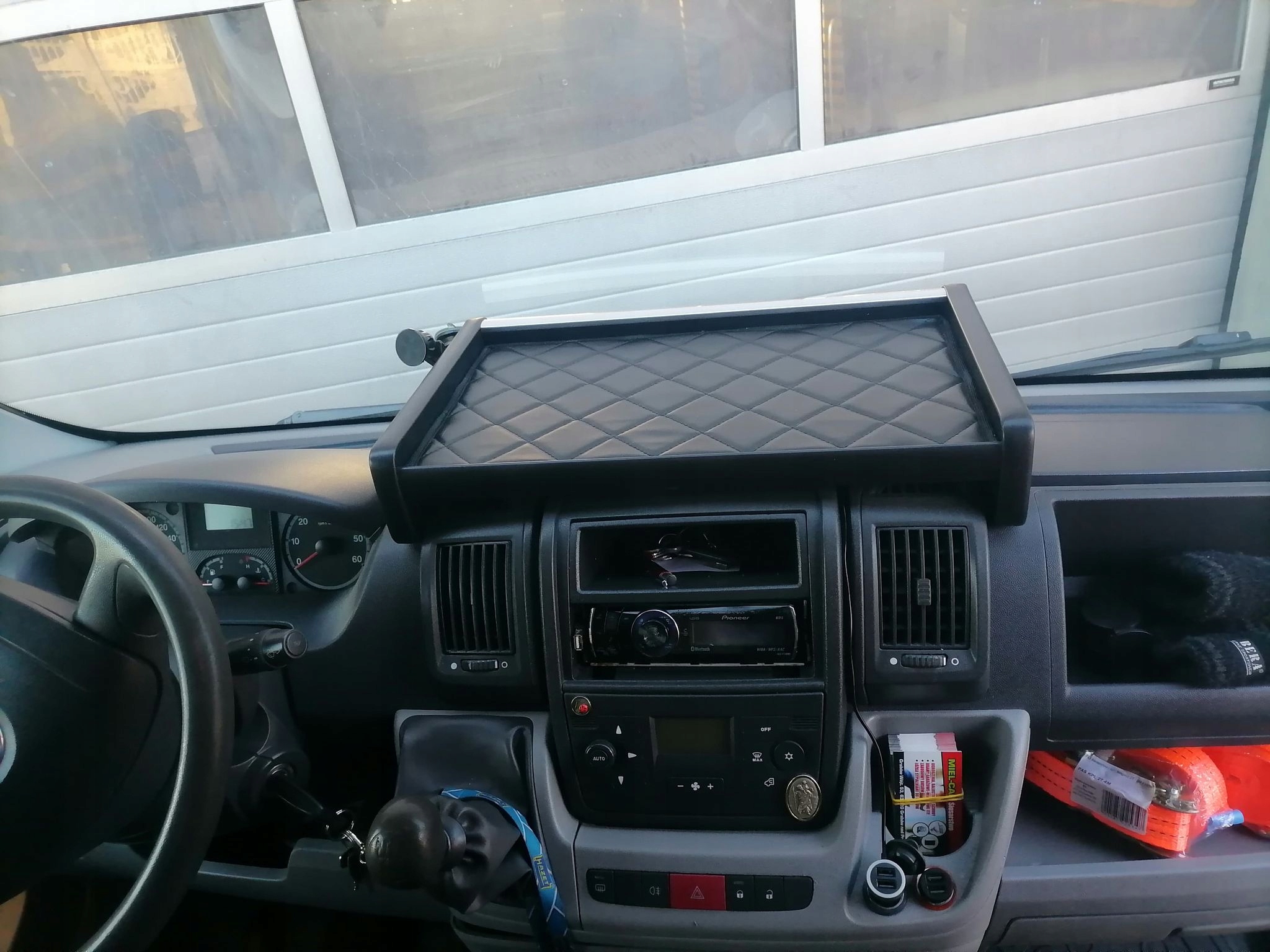 Półka środkowa BUS DUCATO JUMPER BOXER od 2006 r. Numer katalogowy części DUCATO OTWIERANY SCHOWEK