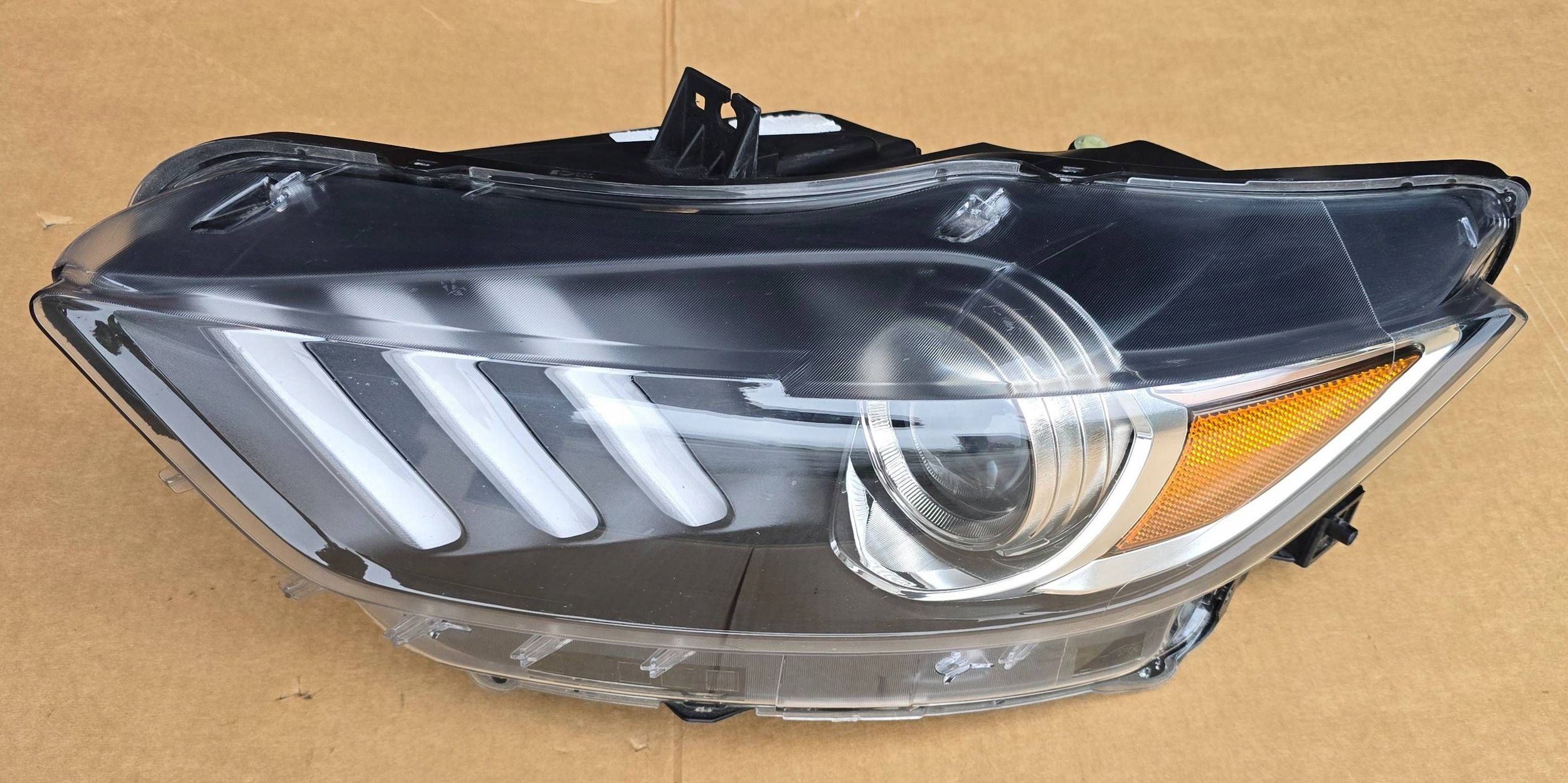 Ford Mustang VI front side left Reflektor