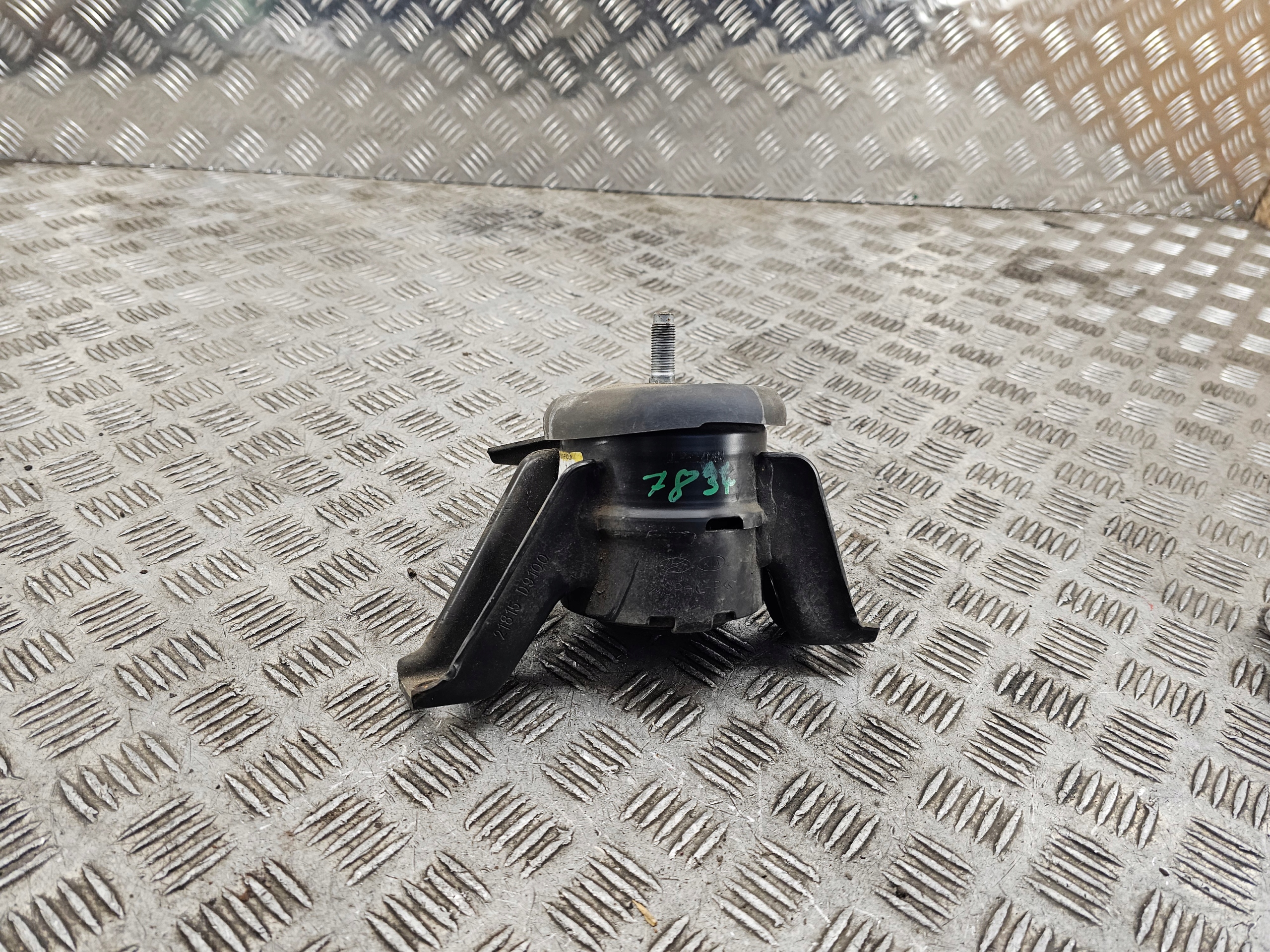 Kia OE 21815-D9100 holder engine mount