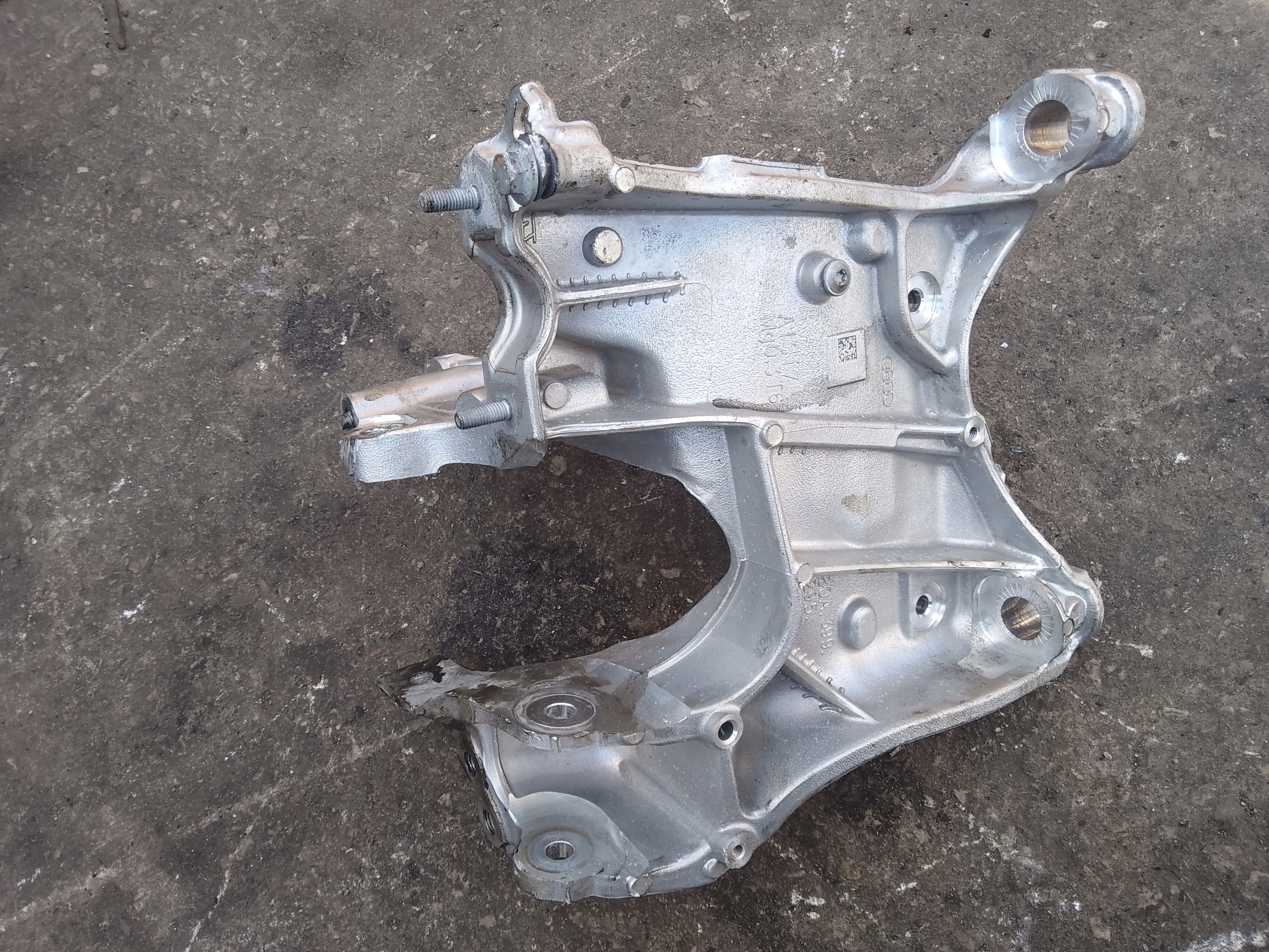 holder engine mount left Audi A6 C8 80A399295S