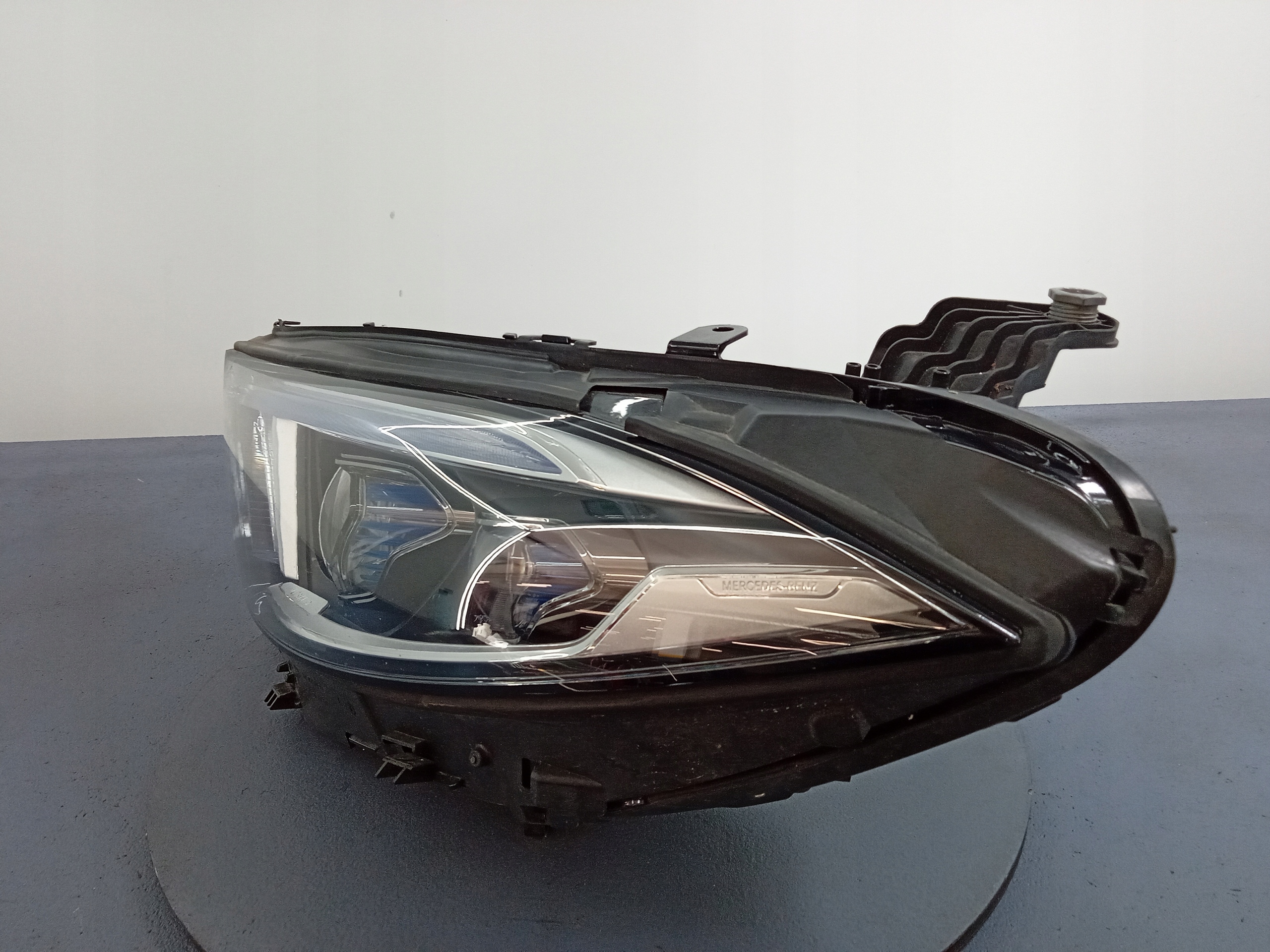 CLS W257 REFLEKTOR LEWY MULTIBEAM LED A2579063102 Strona zabudowy lewa