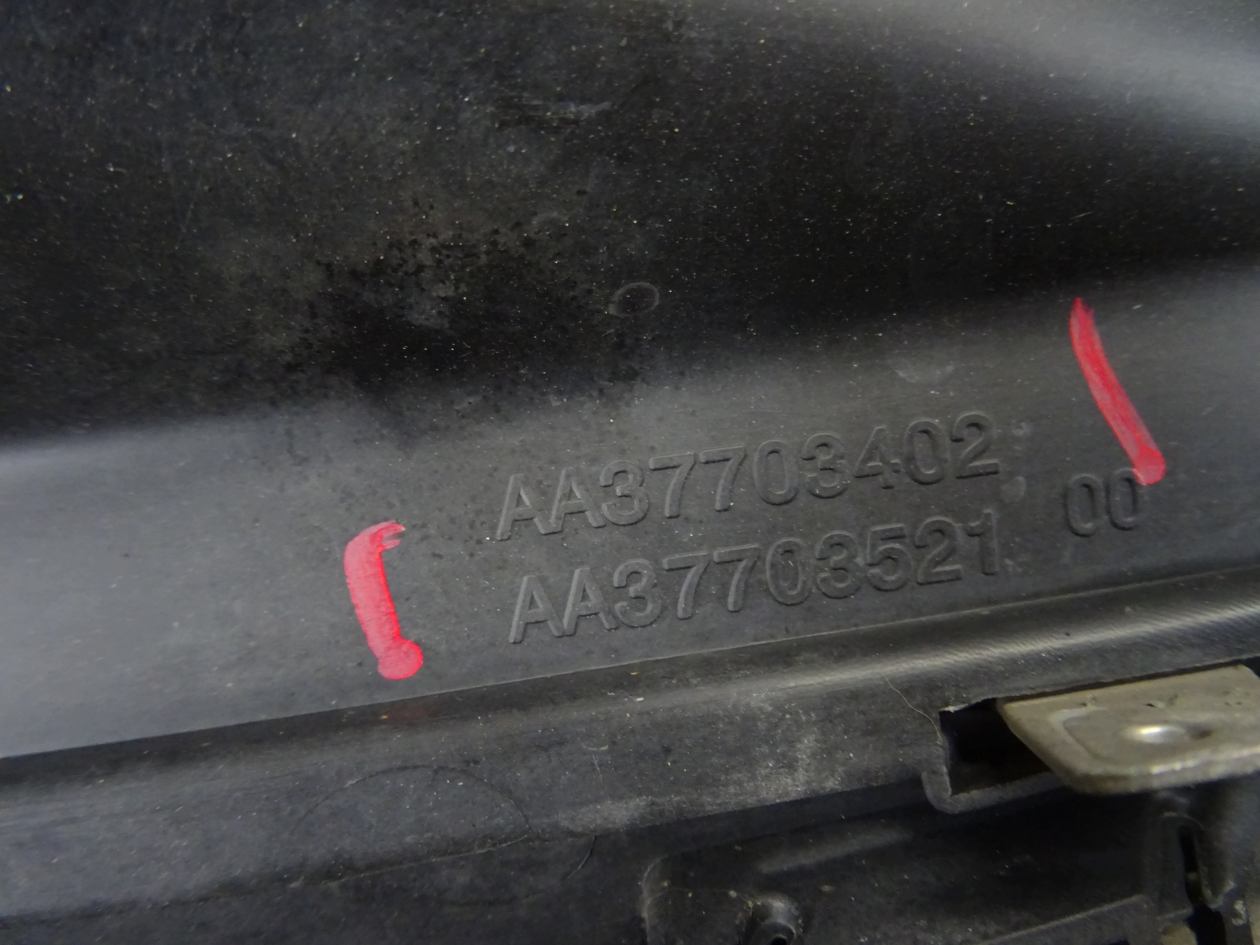grid of a bumper left front CITROEN C4 PICASSO II LIFT AA37703402
