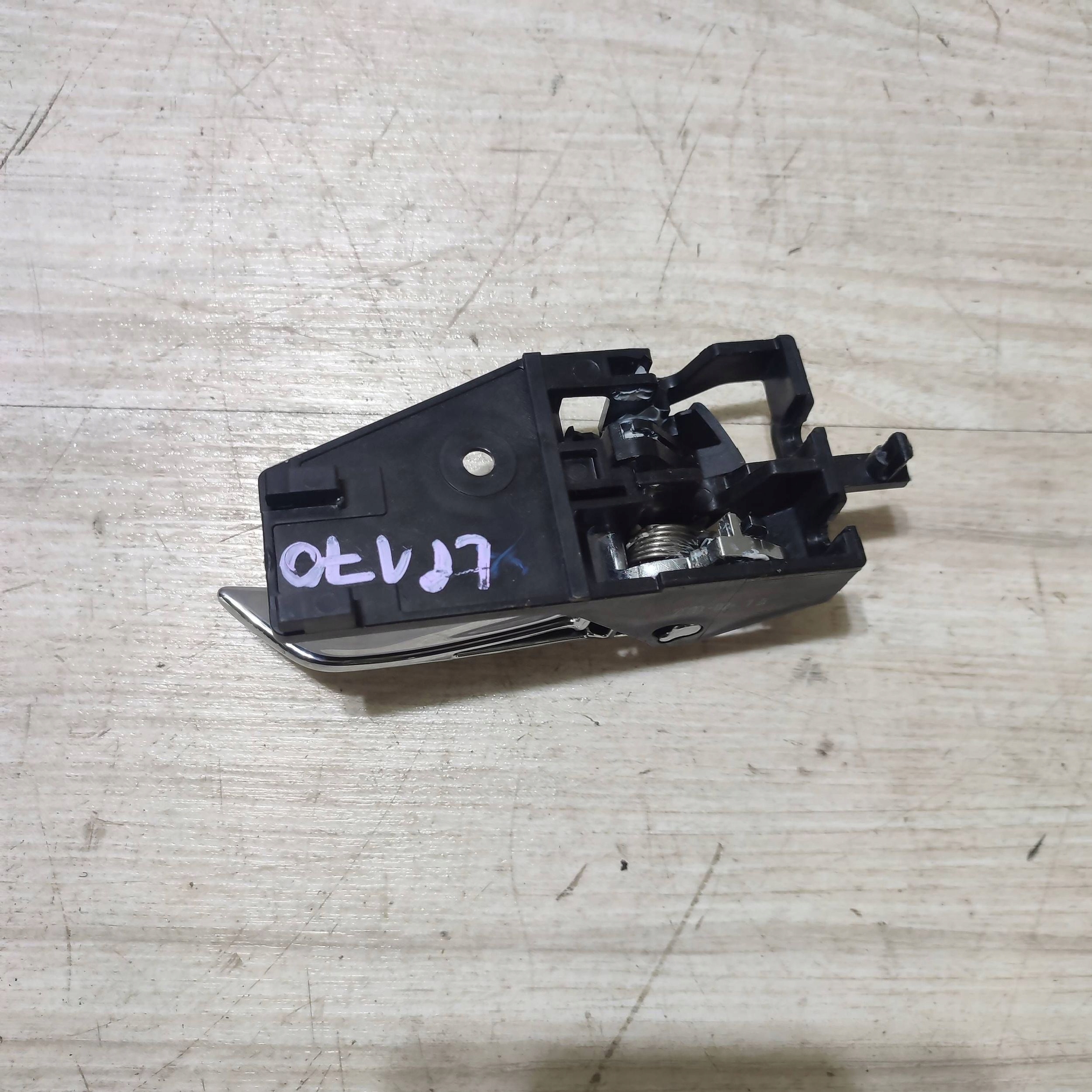 Poignée Interne Avant Bouche buse Gauche Suzuki Vitara (LY)