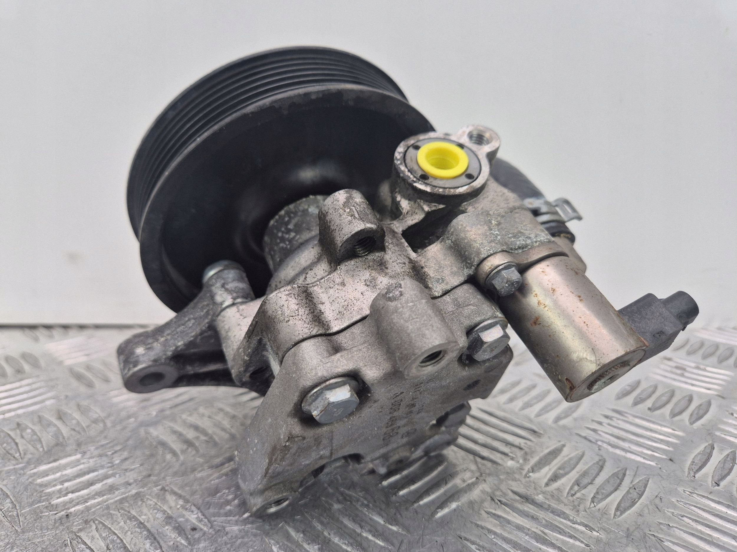 Mercedes E250 CGI W212 M271 servo pump A0064666801