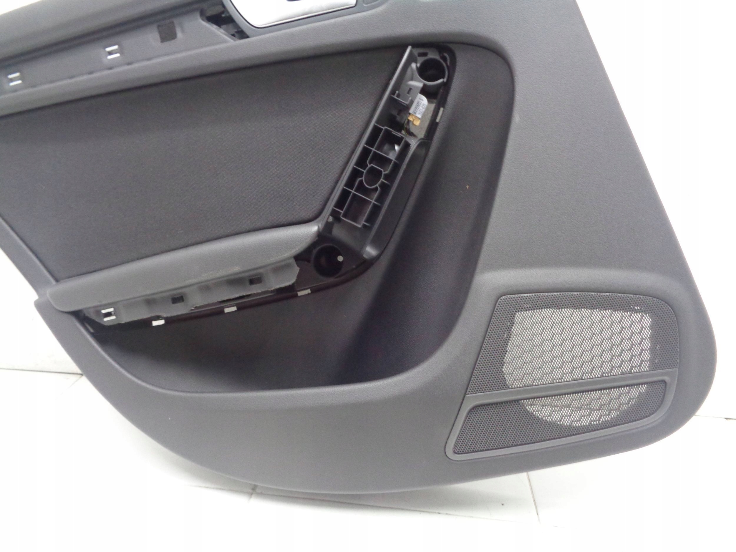 AUDI A4 B8 KOMBI upholstery side door left rear part 08R