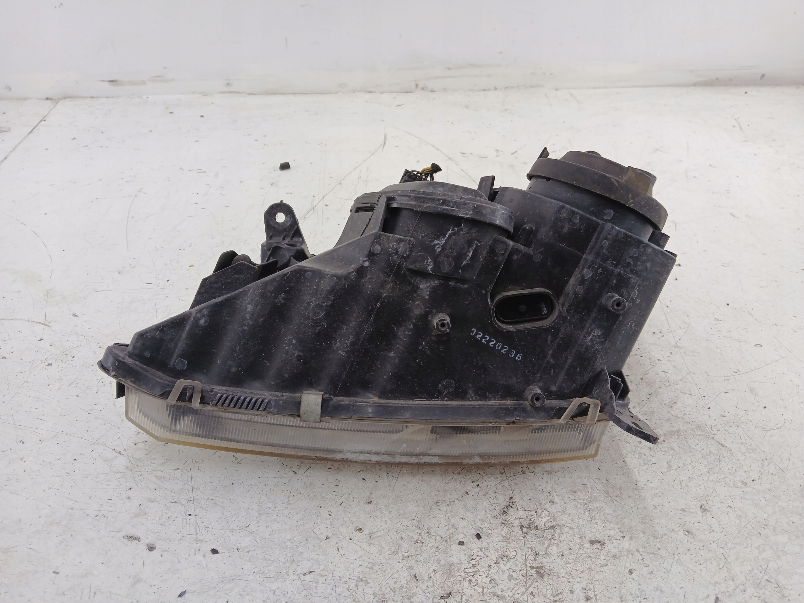 OPEL VECTRA C SIGNUM light right front CIEMNA