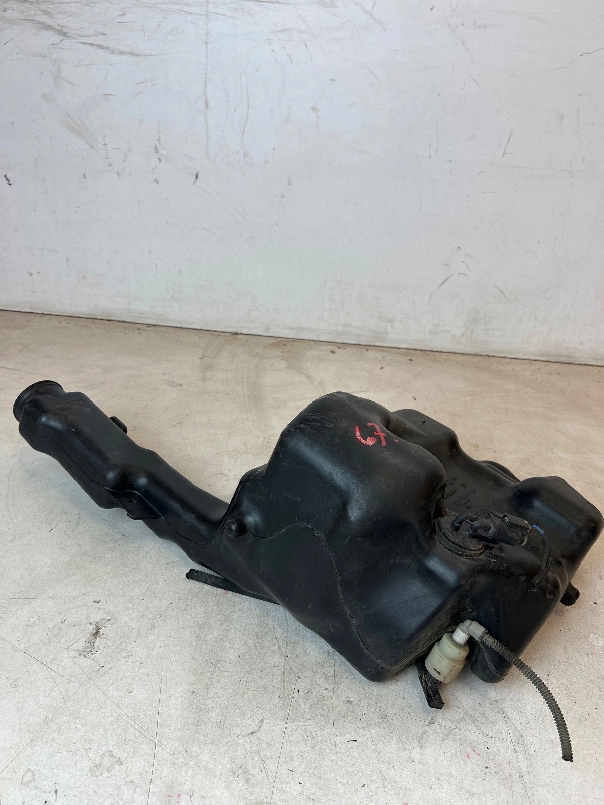 washer fluid tank pump Mercedes W204 C klasa