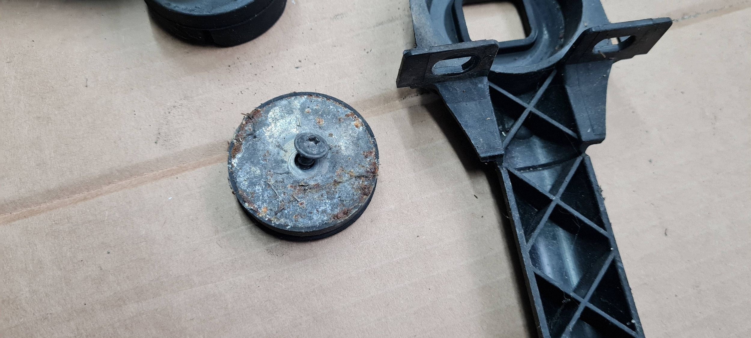 Q5 8R LIFT bracket holder hook radiator A5 A4 B8 8K0805201