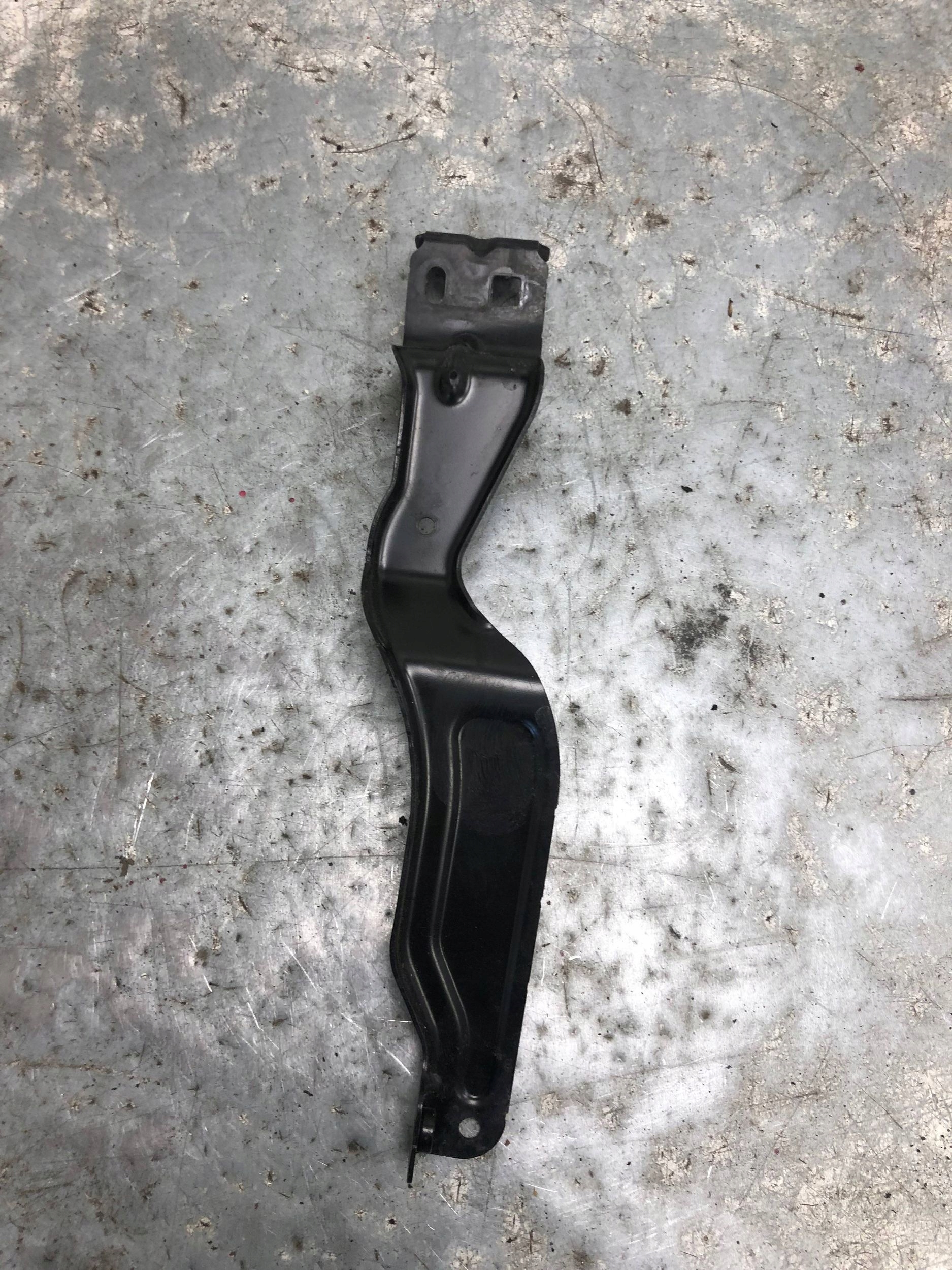 console holder supports left front MERCEDES W204 204620593