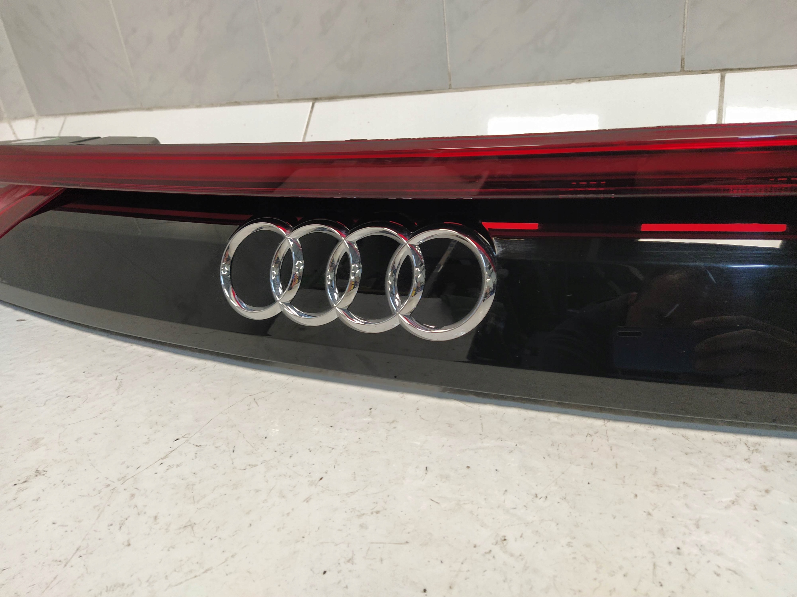 AUDI Q8 4M8 light lights rear part rear cap bonnet