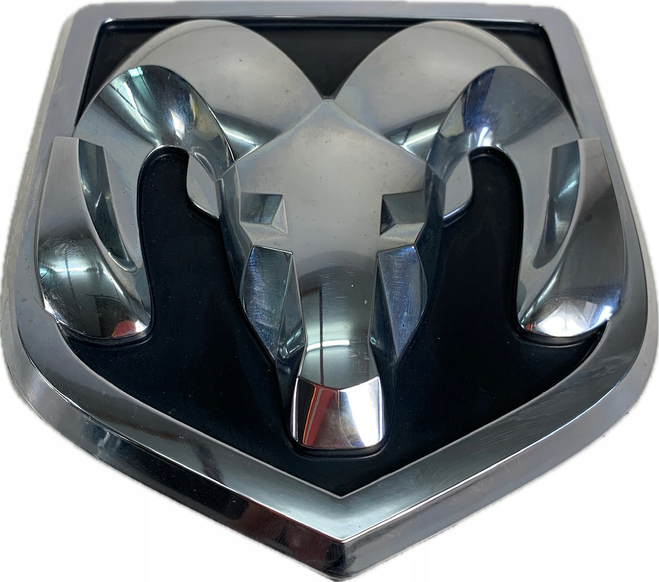 ORYGINAŁ DODGE RAM 1500 14- LOGO KLAPY EMBLEMAT ZNACZEK ORYGINAŁ