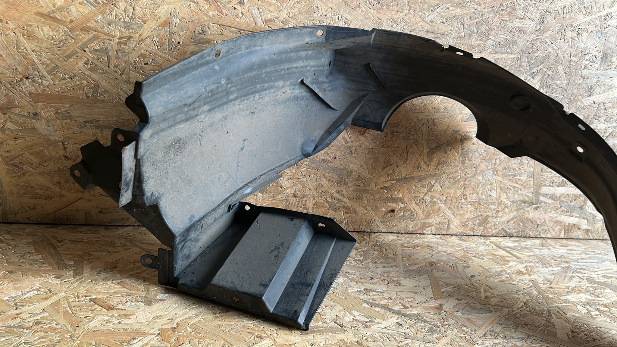 mudguard left left front TOYOTA AYGO II 14