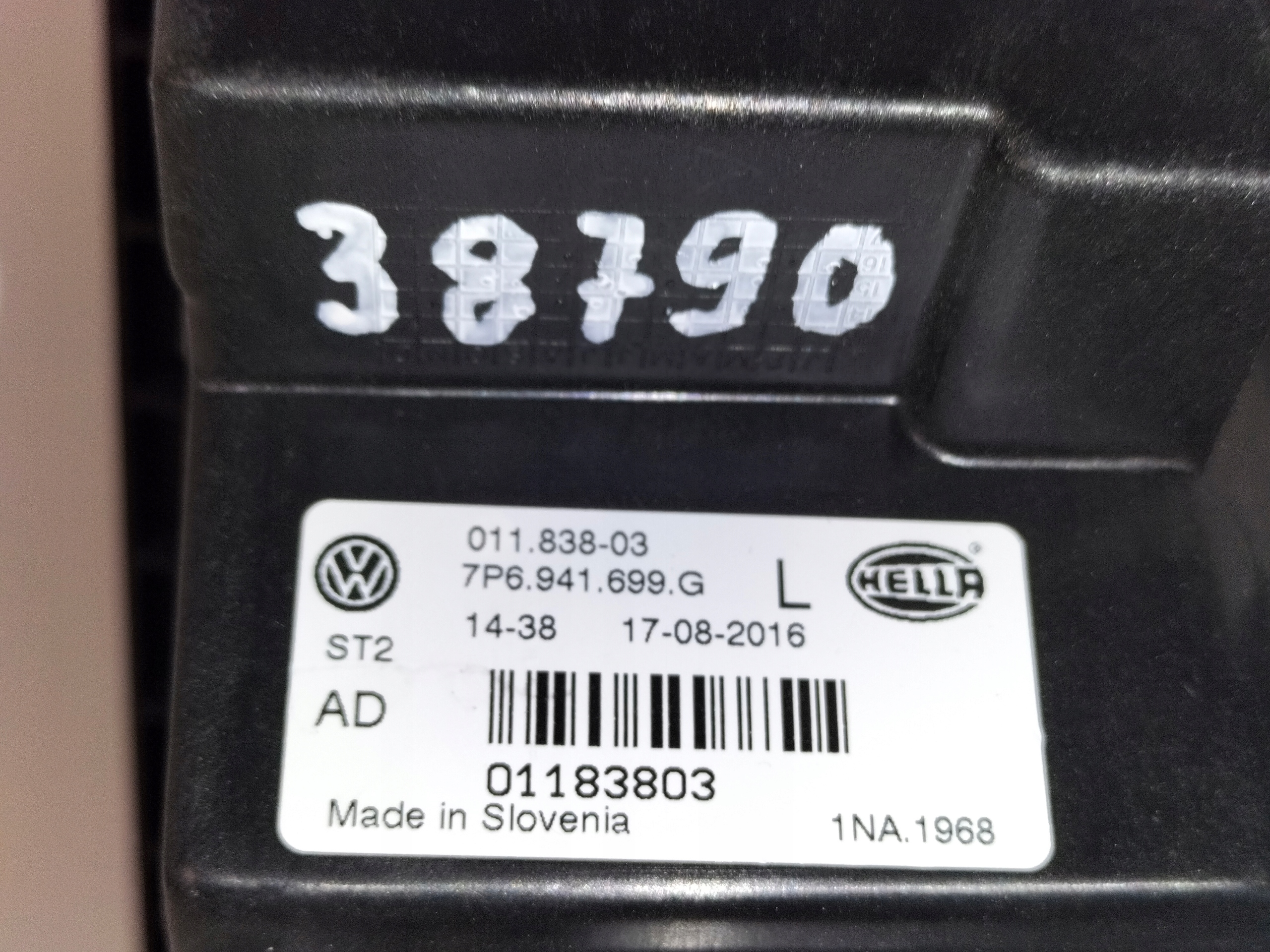 fog light light left VW TOUAREG II LIFT 14-18