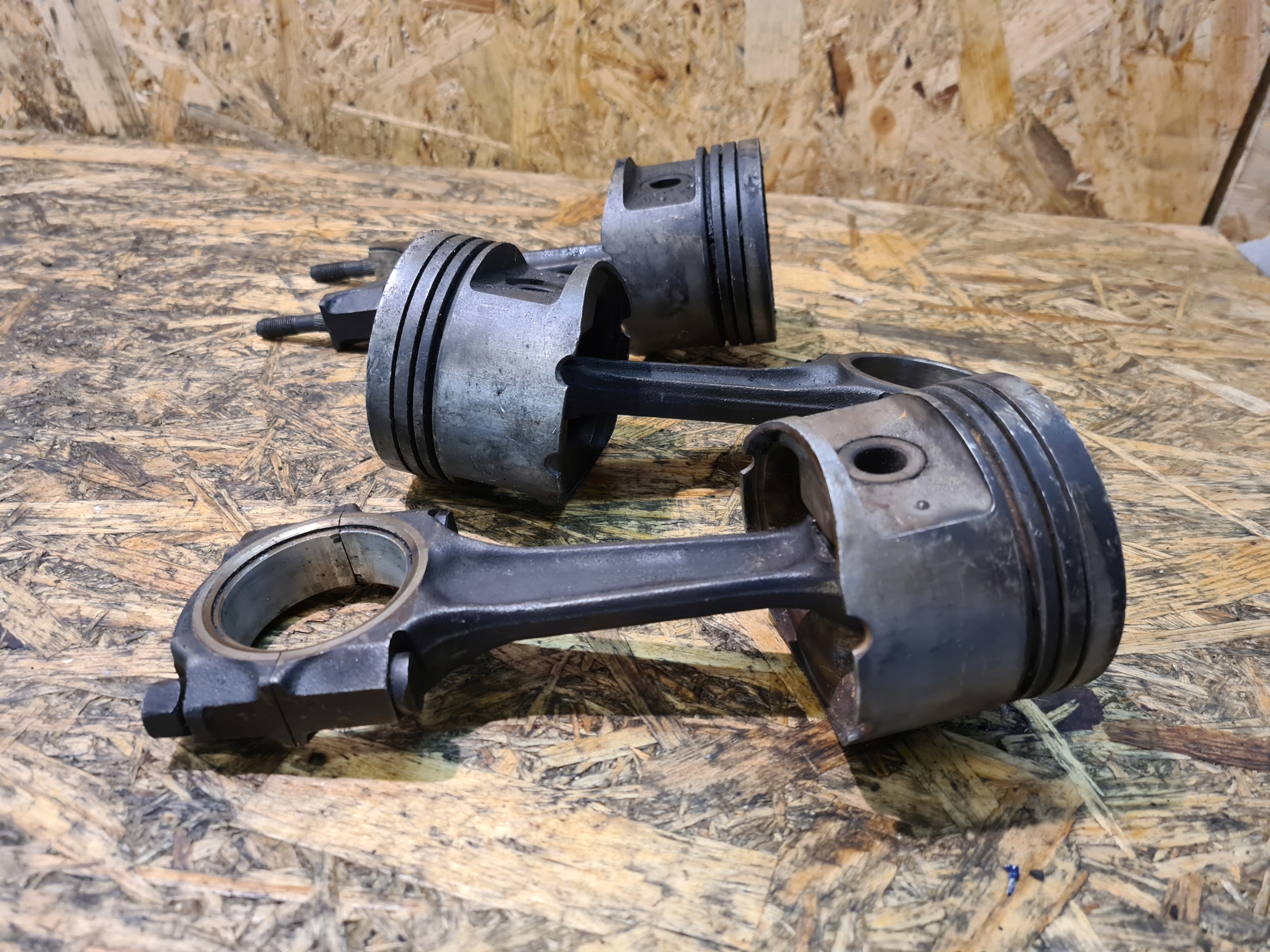 81V107 - Поршень шатун XM 405 605 BOXER 2.0 и 86v107