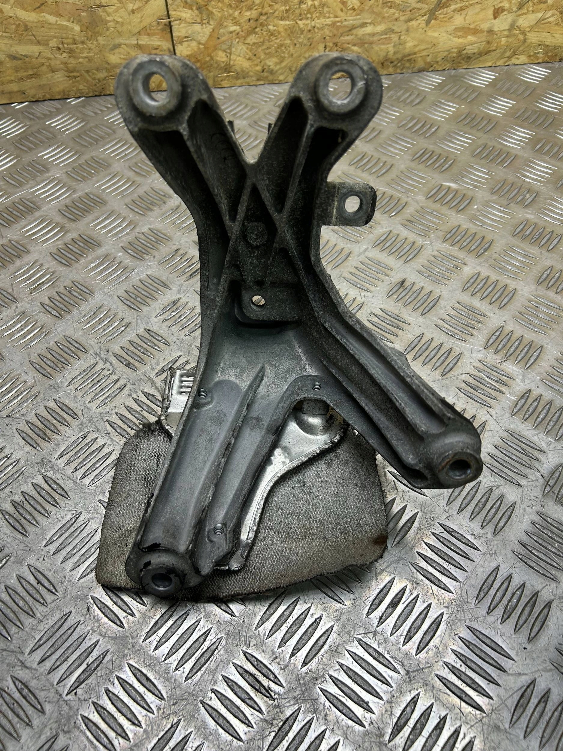 holder engine mount Audi A5 2.0 TDI 2013 8K0199388
