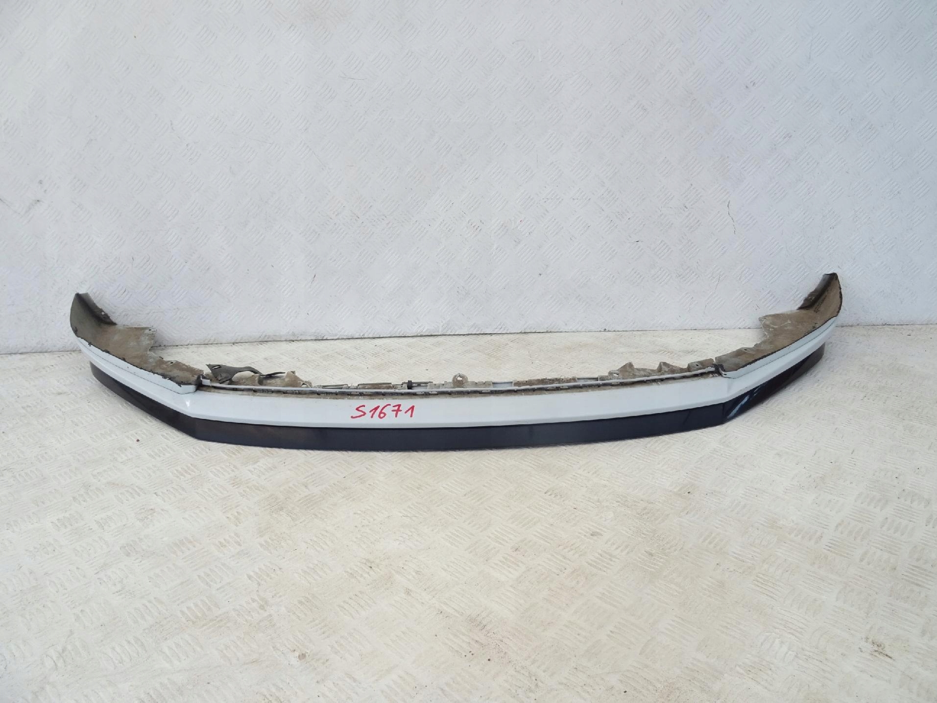 EQ311M14E - Skoda Yeti BLACK EDITION спойлер