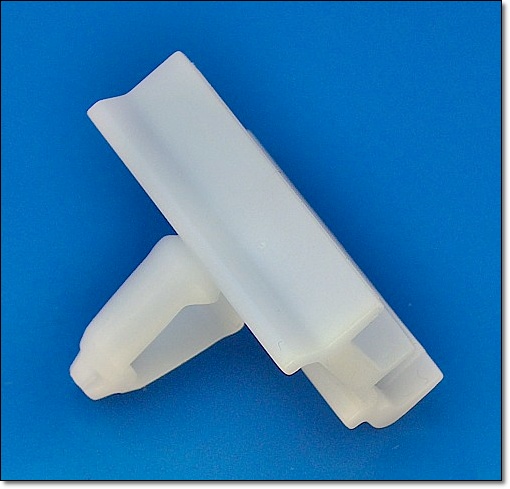 2szt BMW 3'E90 E91 -SPINKA LISTWY PROGU ZEWNĘTRZ. Numery katalogowe zamienników C60447-2