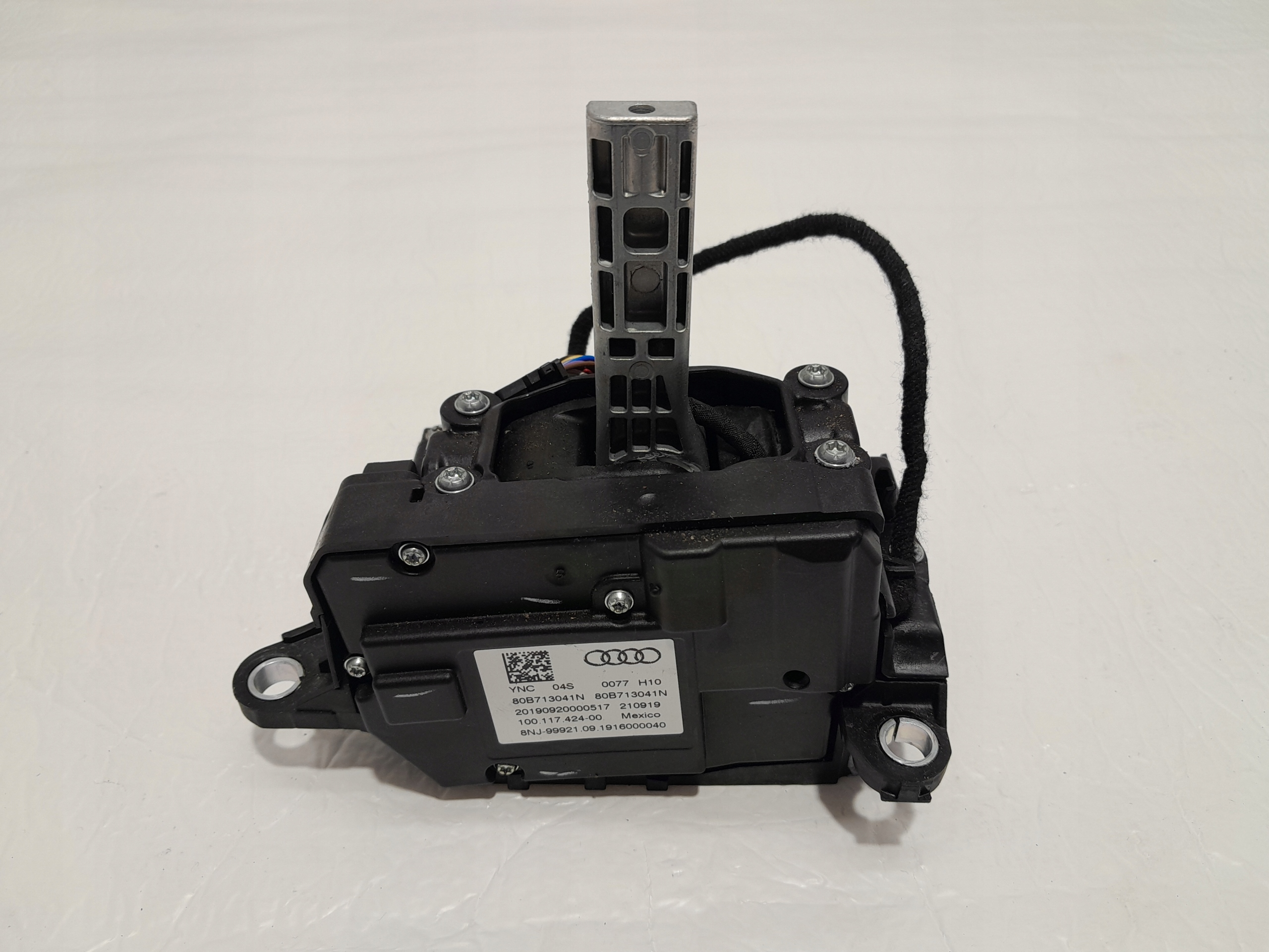 AUDI Q5 80A trim changes of the gear 80B713041N