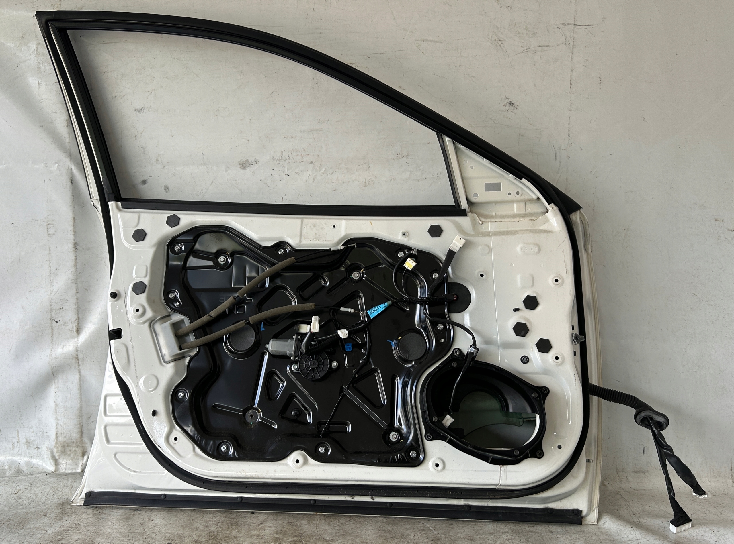 door left front NISSAN MAXIMA A35 09- QX3