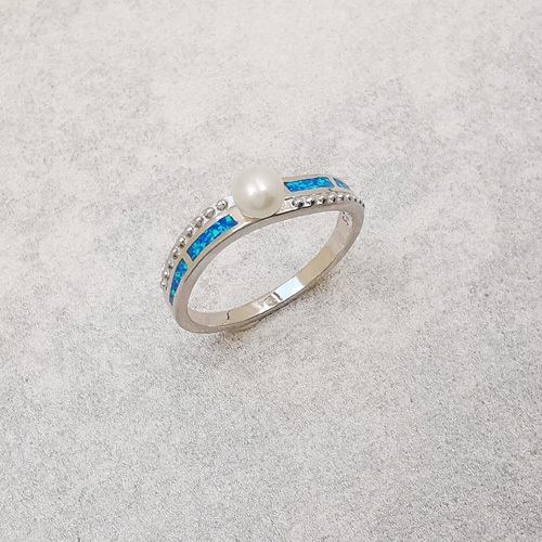 Stříbrný elegantní prstýnek s opálem a perlou