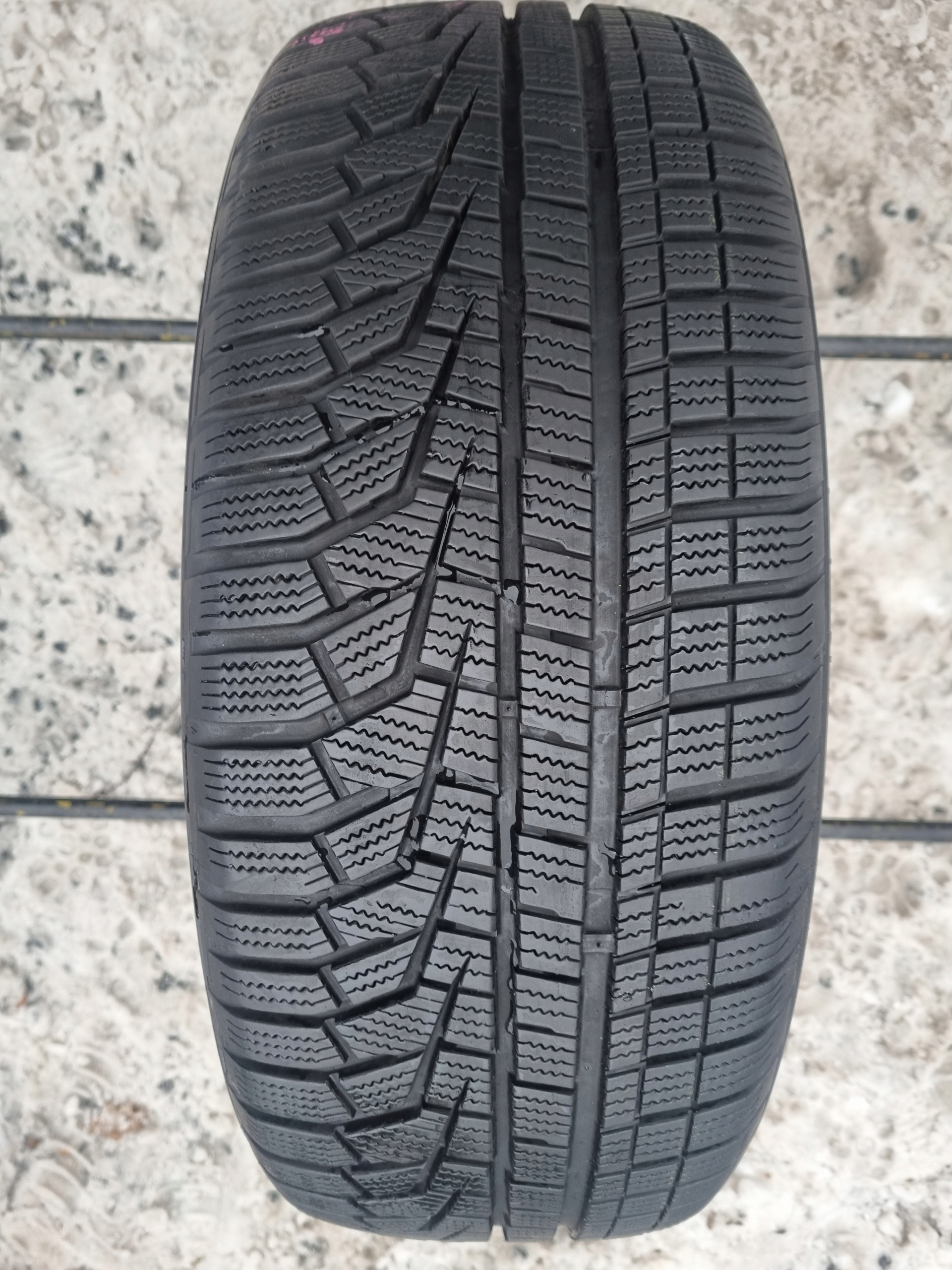HANKOOK WINTER І CEPT EVO 2 225 55 18