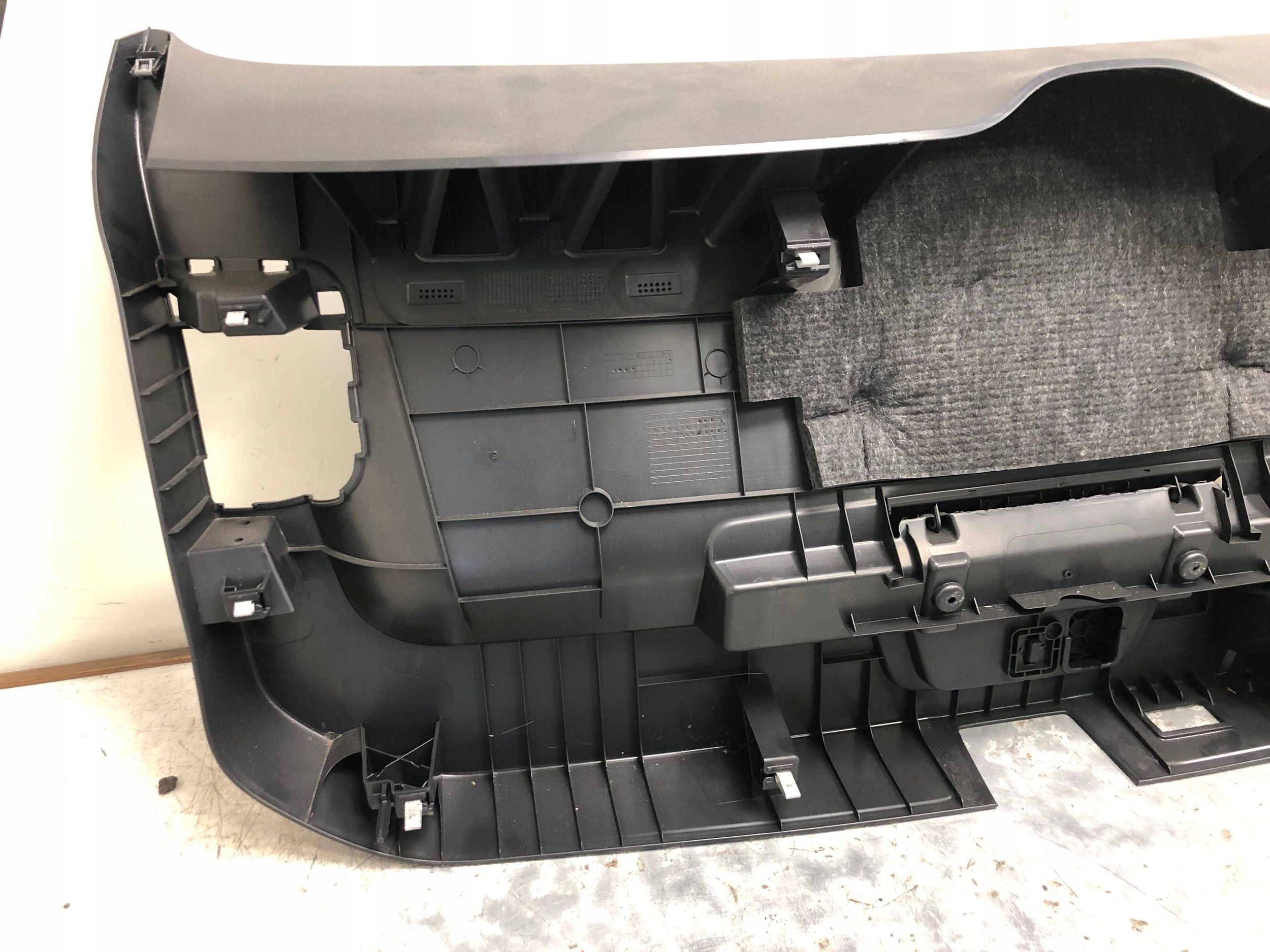 upholstery side bonnet boot VW PASSAT B8 KOMBI 3G9867605