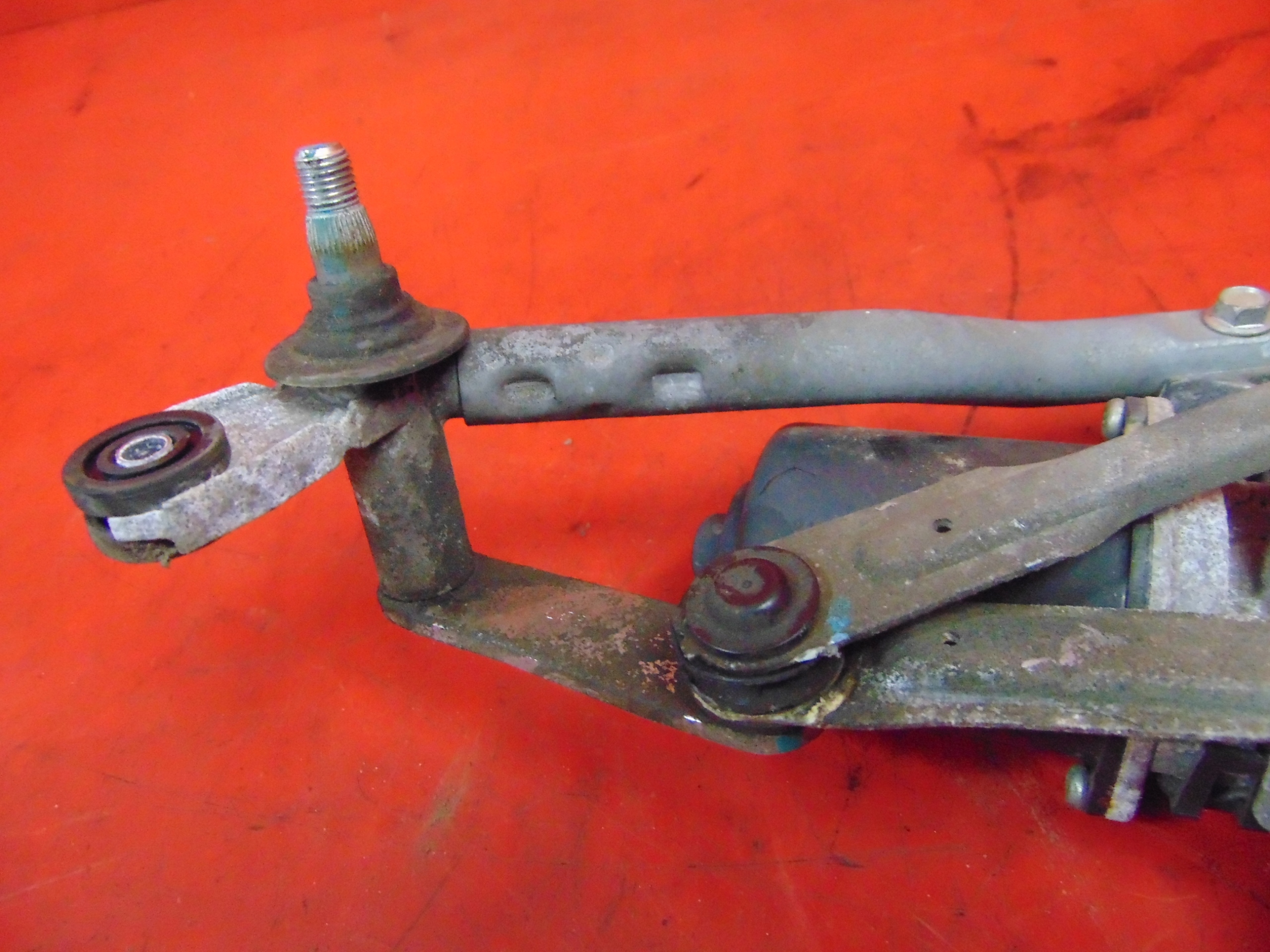 RENAULT LATITUDE 10- wiper mechanism front