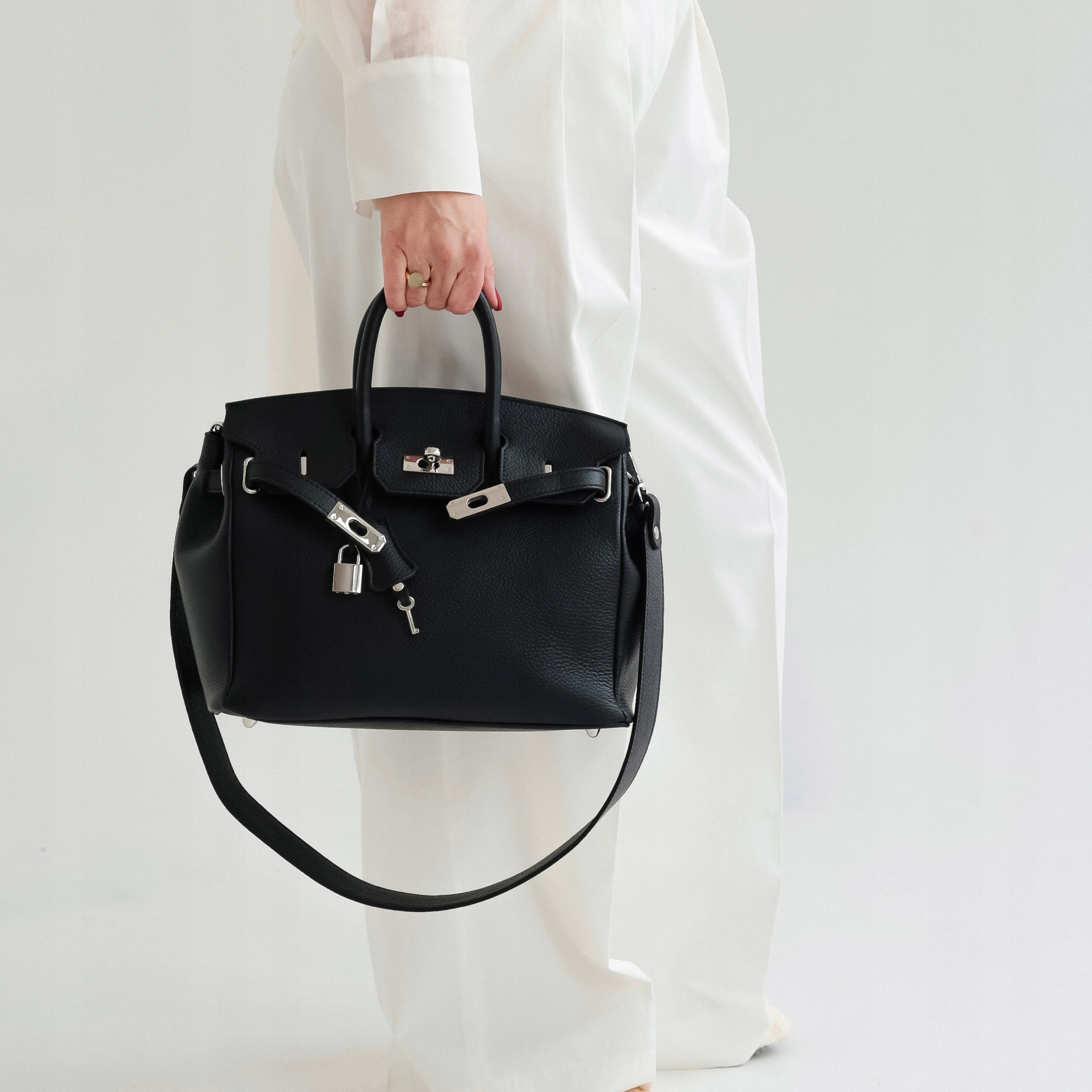 Kabelka Kufřík z přírodní kůže Leni-M Černá